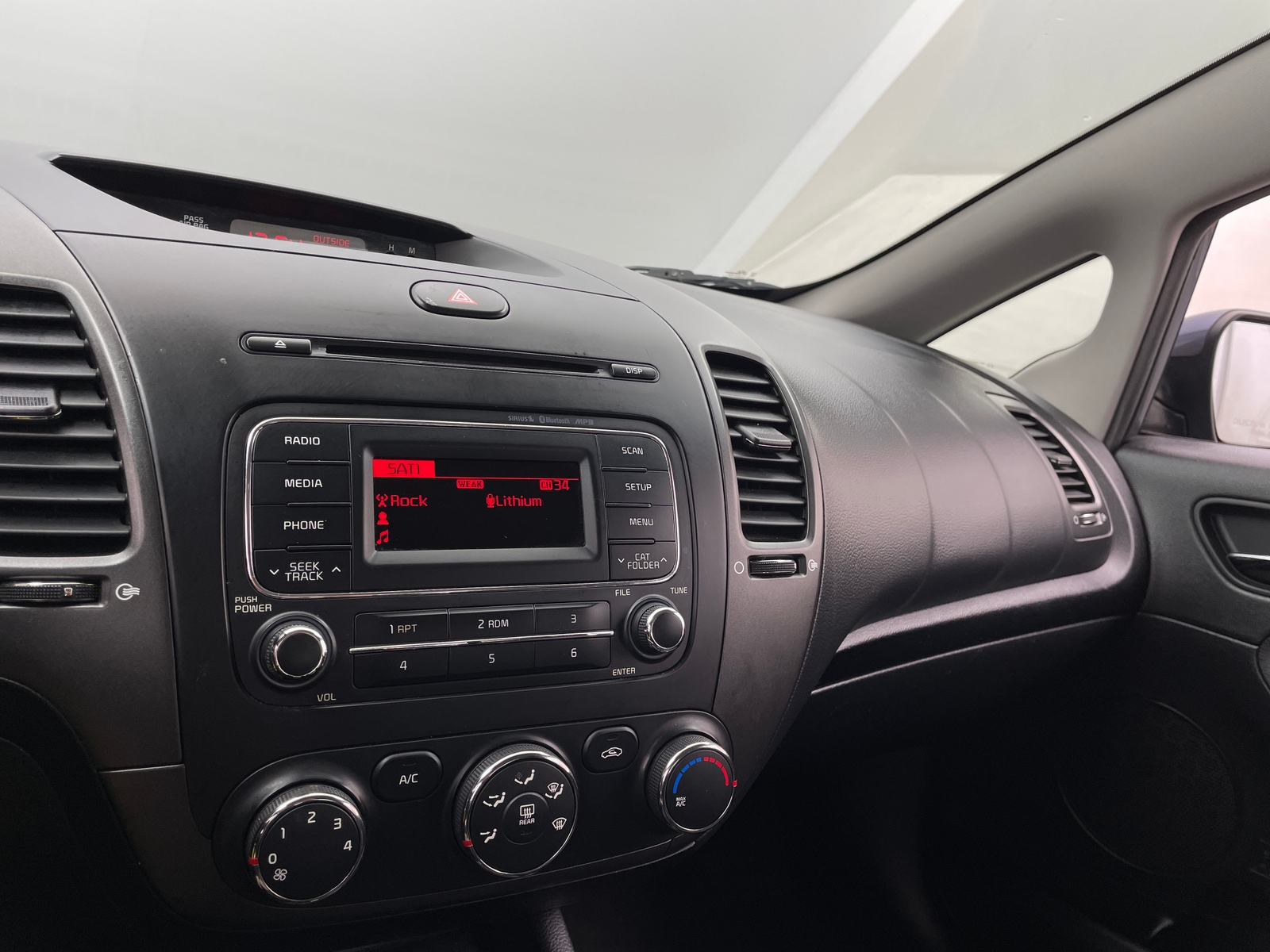 Thumbnail: 2016 Kia Forte - 4