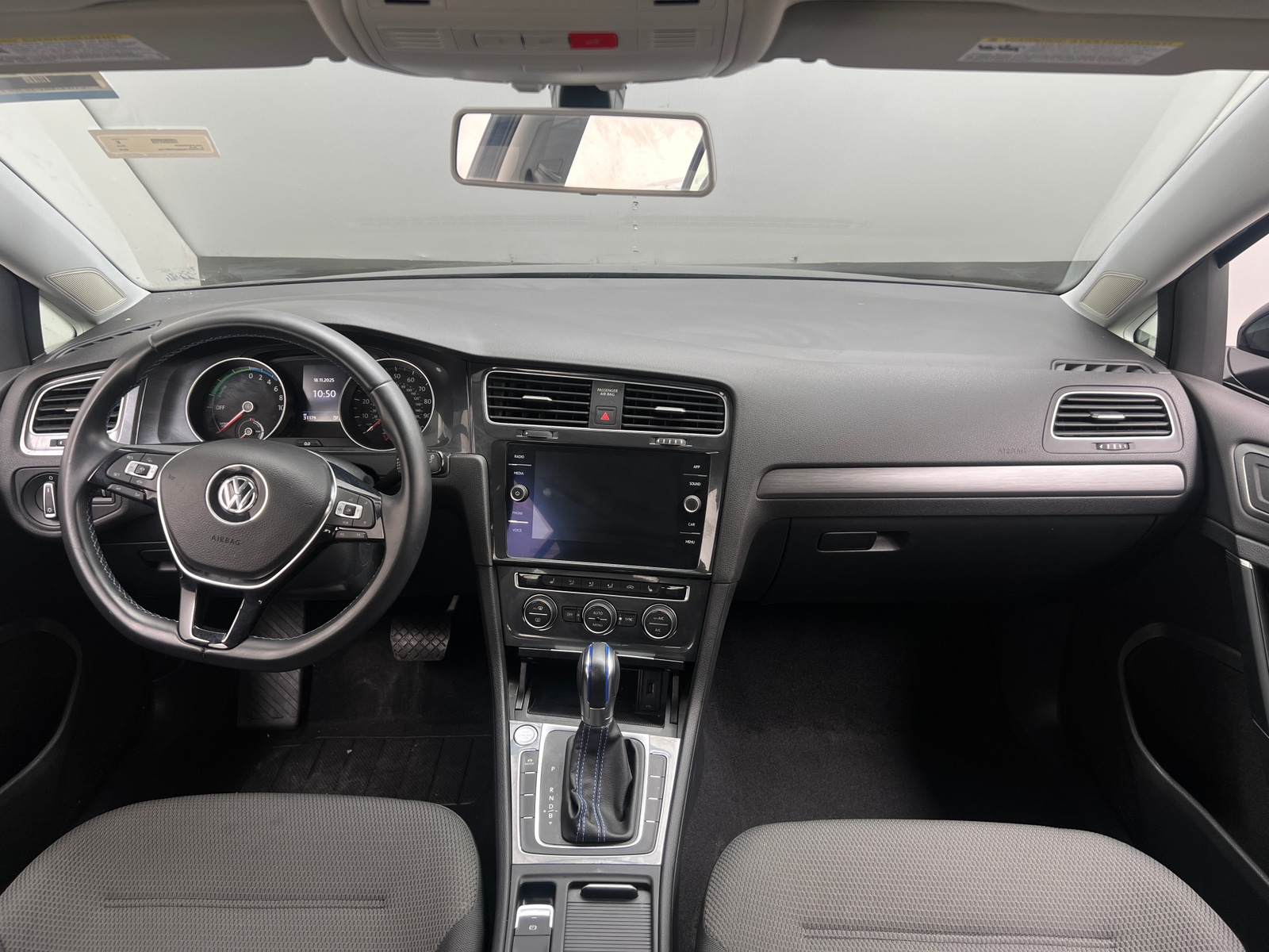 Thumbnail: 2019 Volkswagen e-Golf - 3