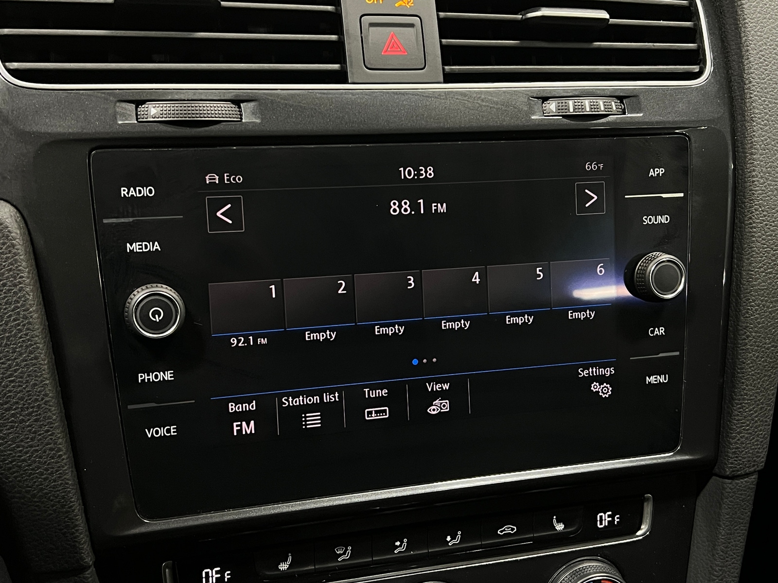 Thumbnail: 2019 Volkswagen e-Golf - 4