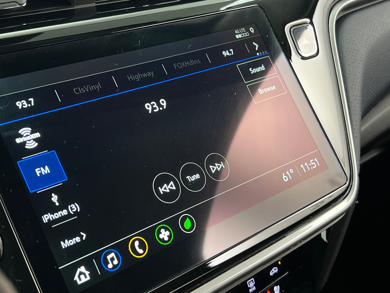 Thumbnail: 2023 Chevrolet Bolt EUV - 3