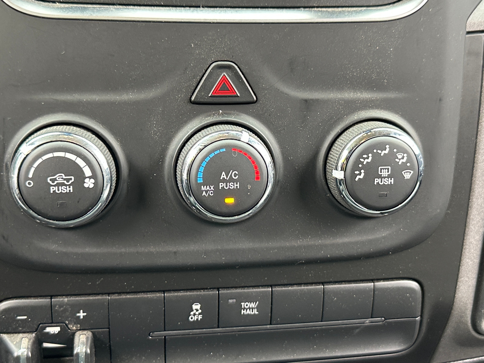 Thumbnail: 2019 RAM 1500 Classic - 4