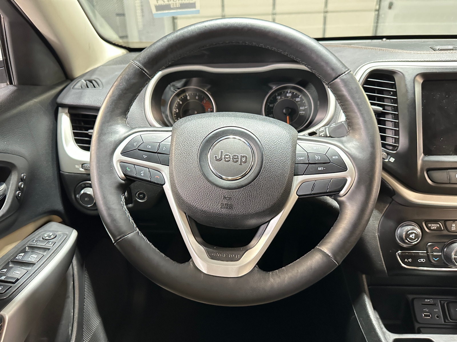 Thumbnail: 2018 Jeep Cherokee - 4