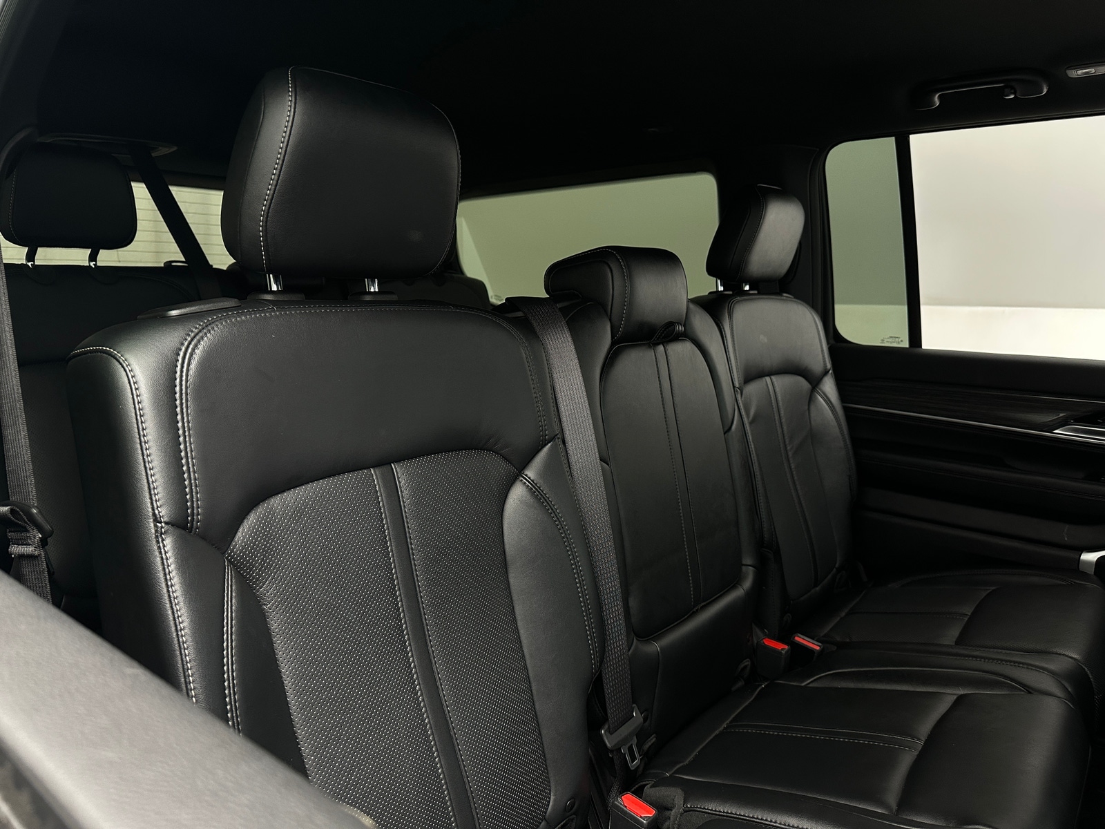 Thumbnail: 2022 Jeep Wagoneer - 5