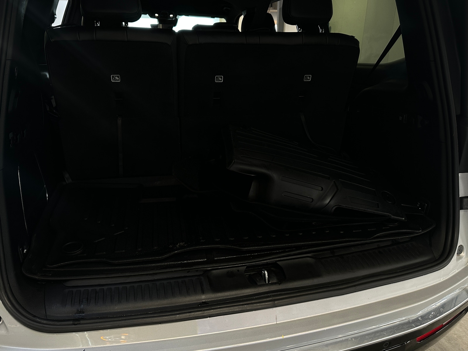 Thumbnail: 2022 Jeep Wagoneer - 6