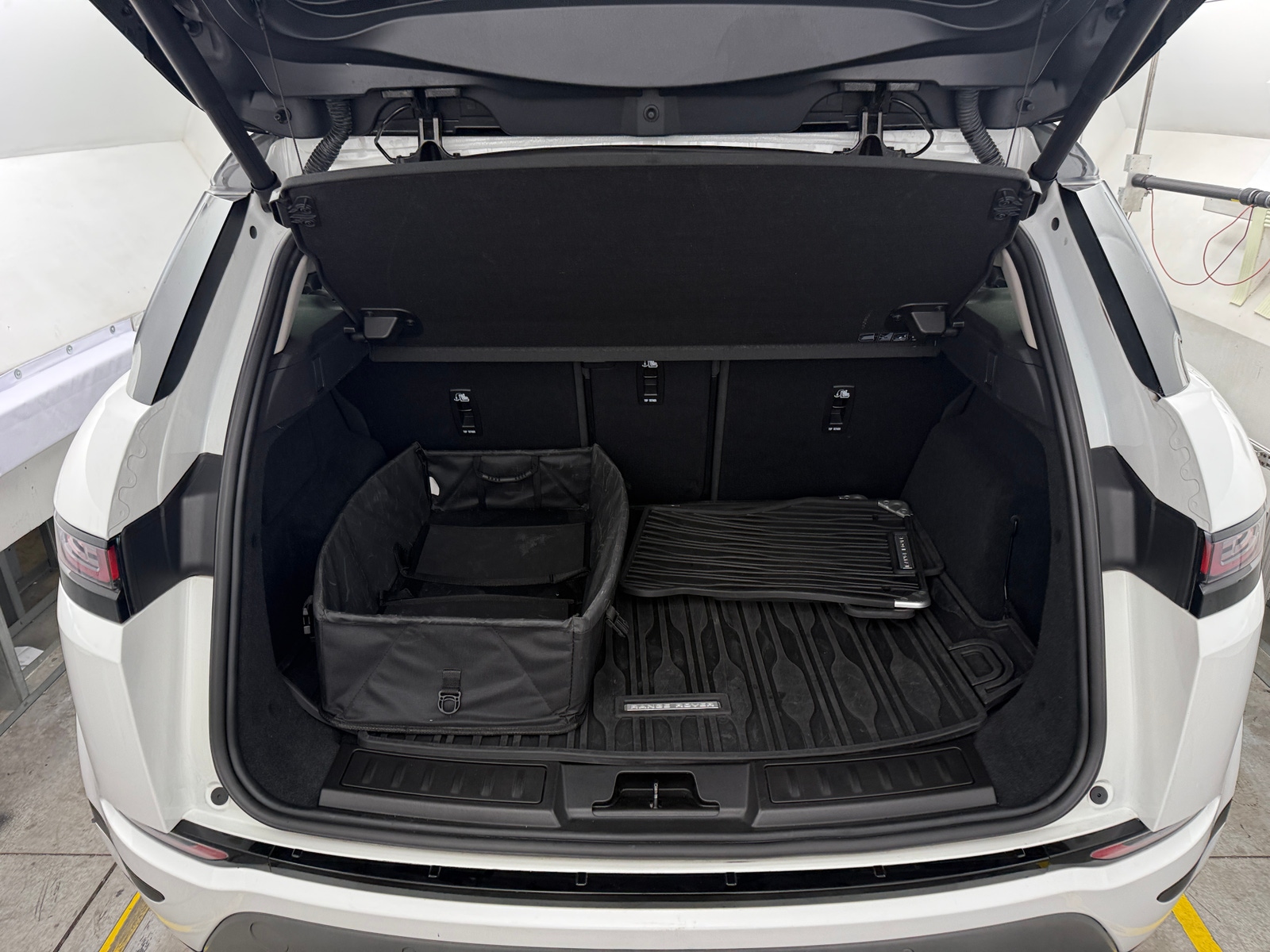 Thumbnail: 2020 Land Rover Range Rover Evoque - 6