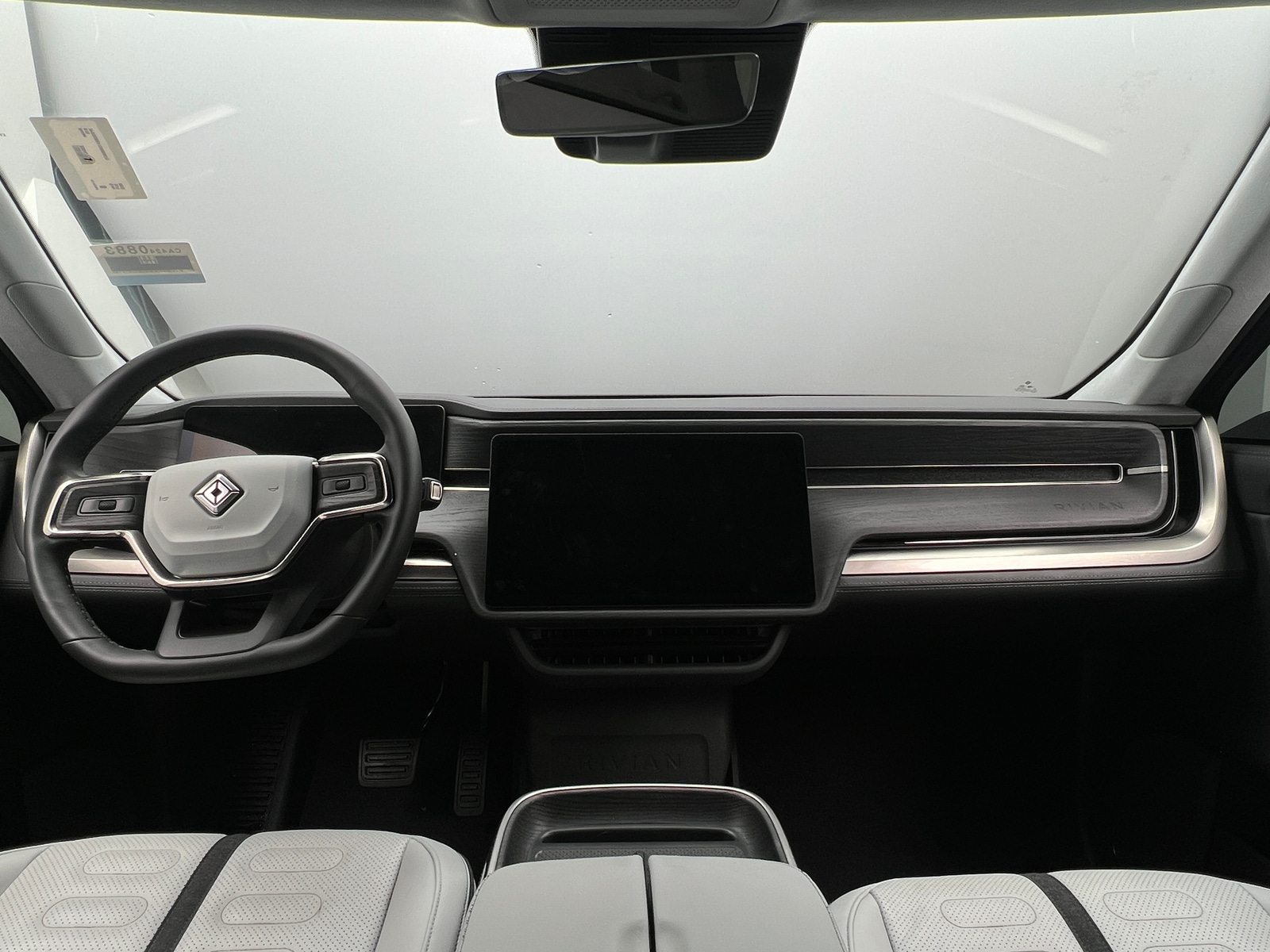 Thumbnail: 2025 Rivian R1S - 2