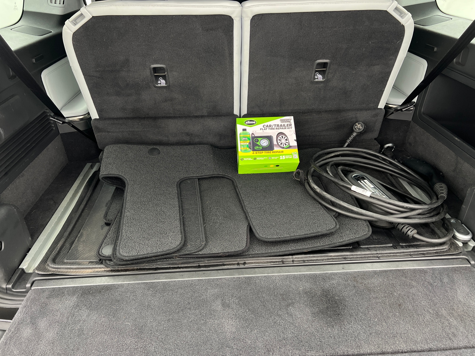 Thumbnail: 2025 Rivian R1S - 6