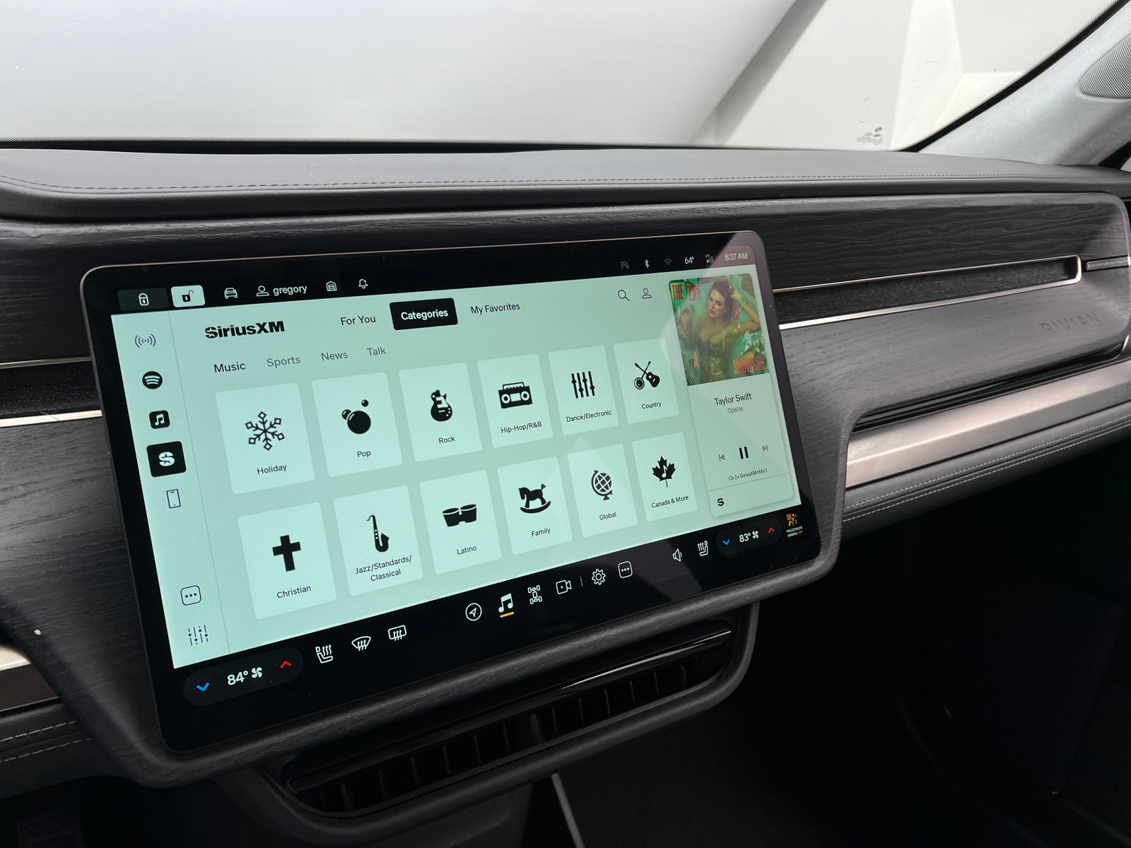 Thumbnail: 2025 Rivian R1S - 3