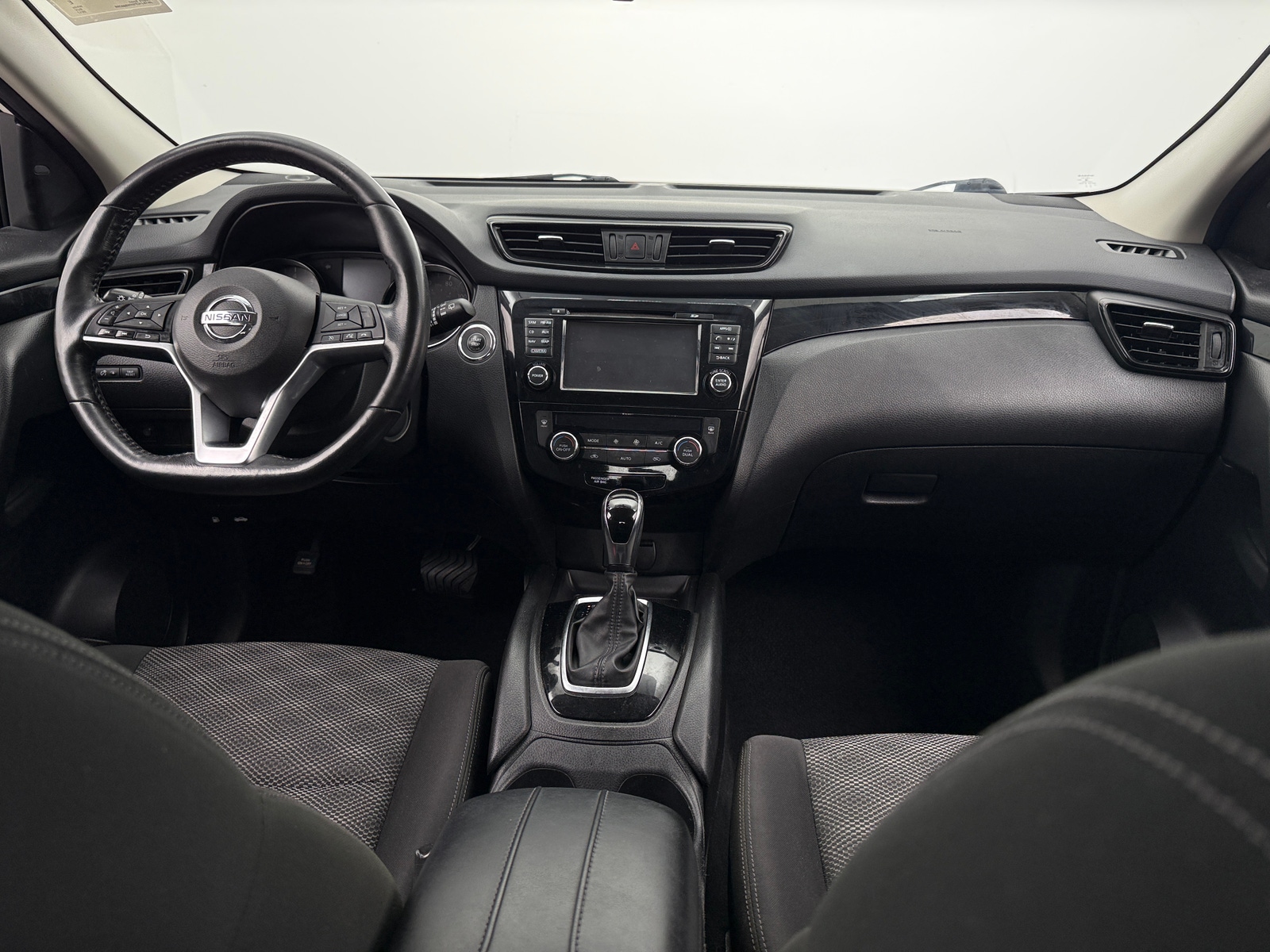 Thumbnail: 2017 Nissan Rogue Sport - 3