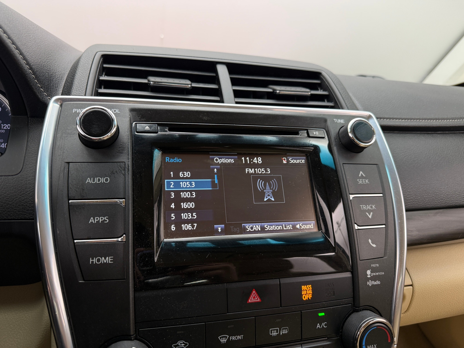 Thumbnail: 2015 Toyota Camry - 4