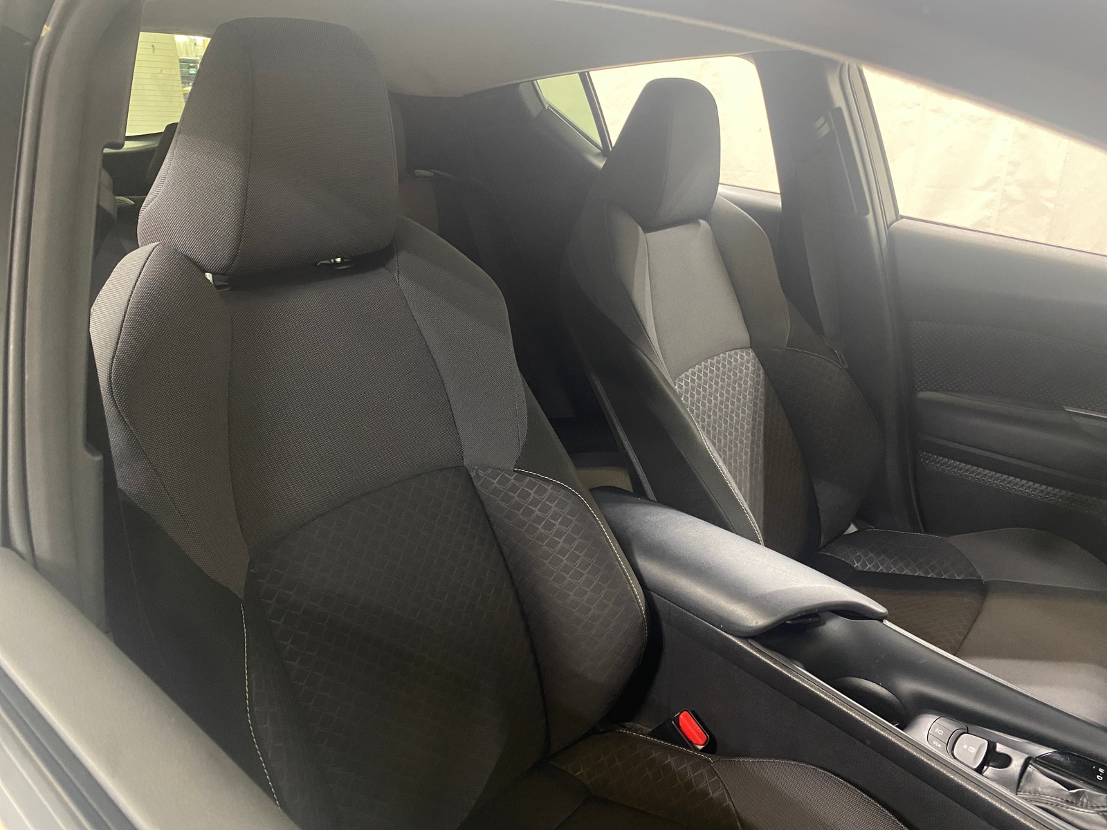 Thumbnail: 2020 Toyota C-HR - 2