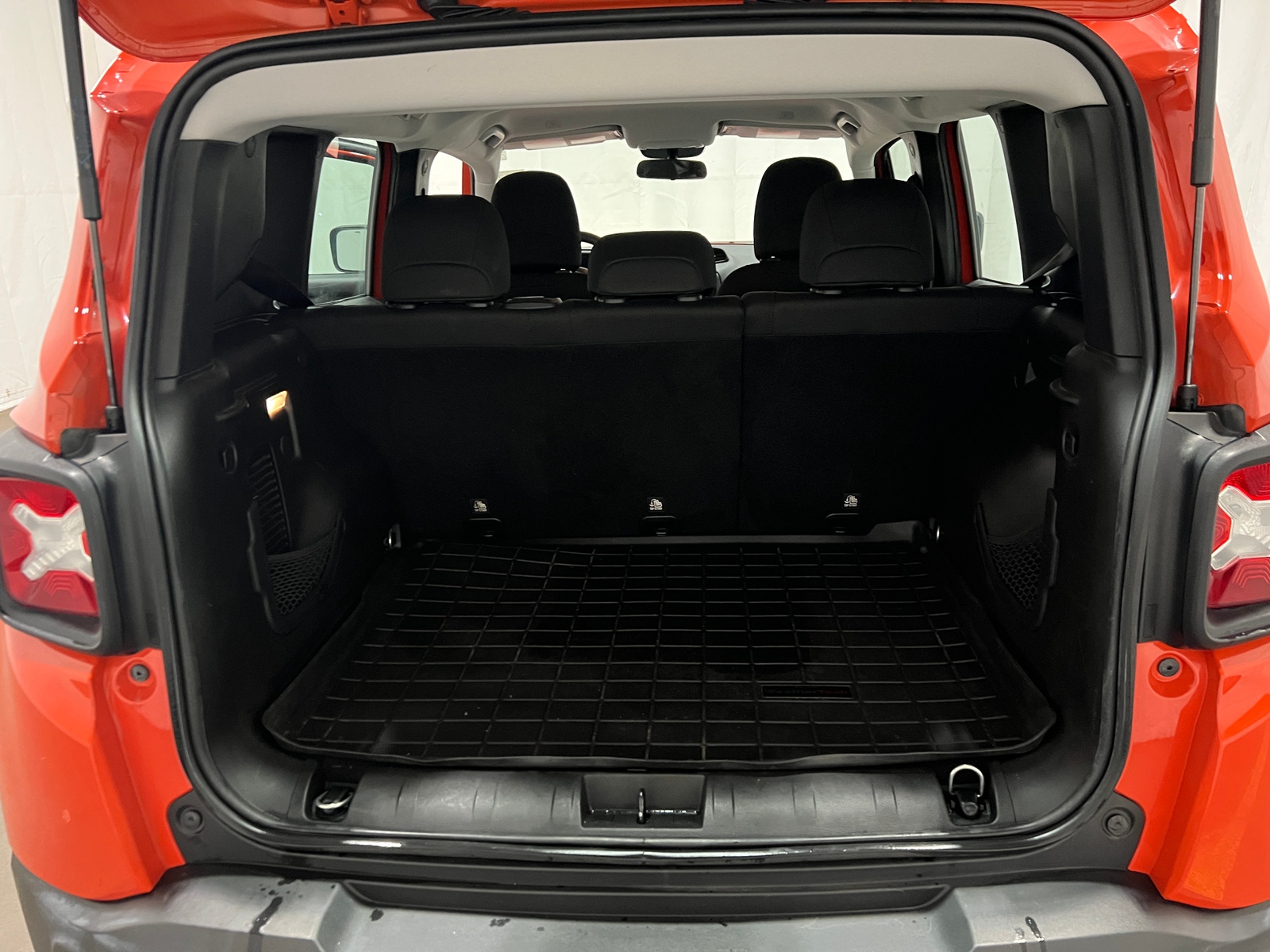 Thumbnail: 2018 Jeep Renegade - 7