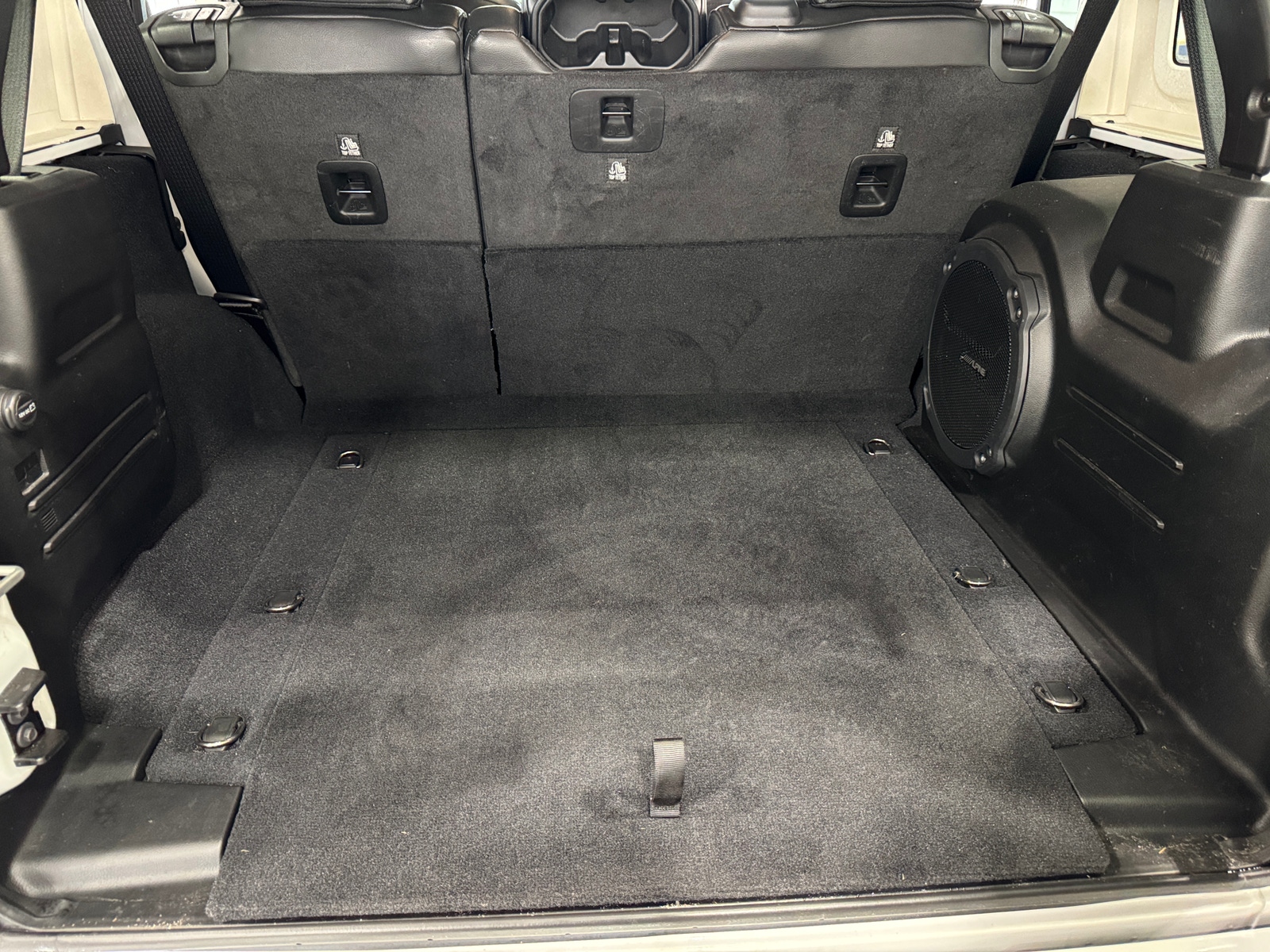 Thumbnail: 2022 Jeep Wrangler - 6