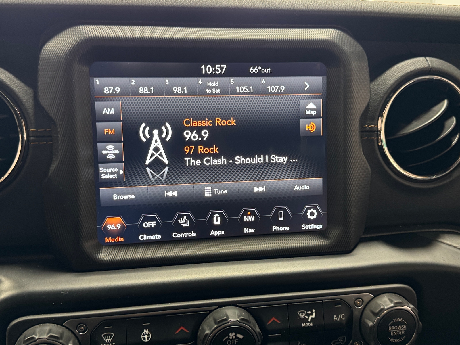 Thumbnail: 2022 Jeep Wrangler - 3