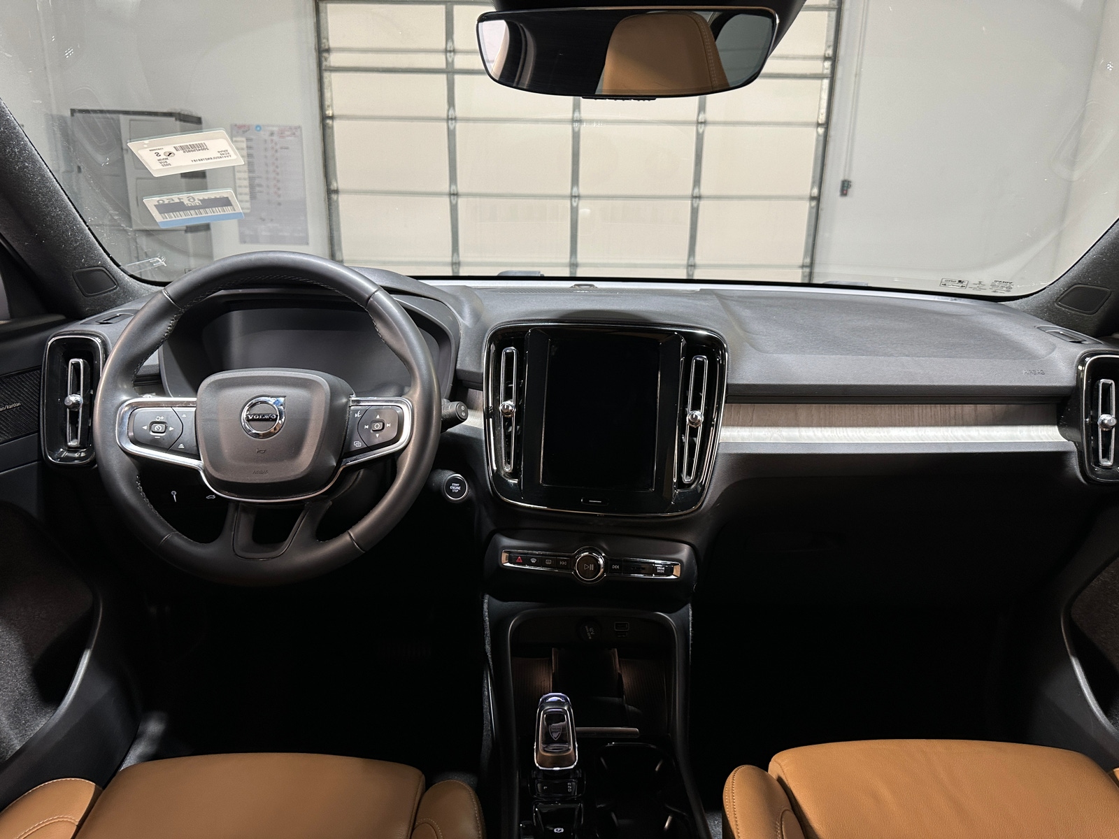 Thumbnail: 2022 Volvo XC40 - 2