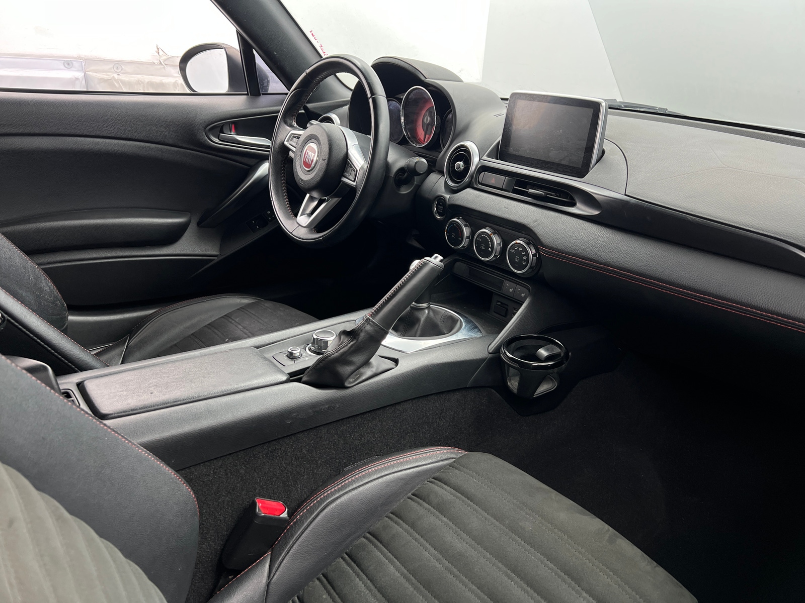 Thumbnail: 2017 Fiat 124 Spider - 3