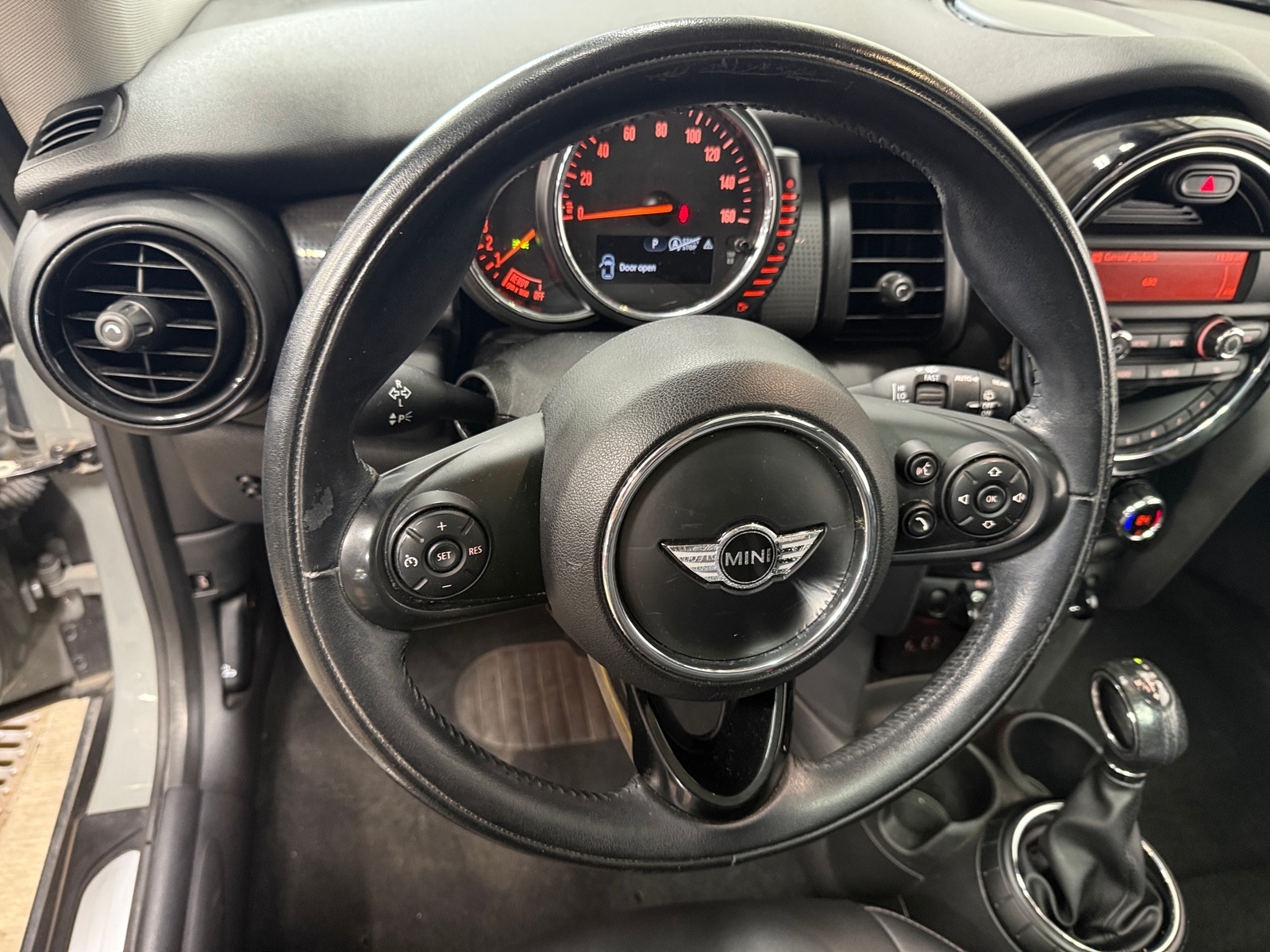 Thumbnail: 2015 MINI Cooper Hardtop - 4