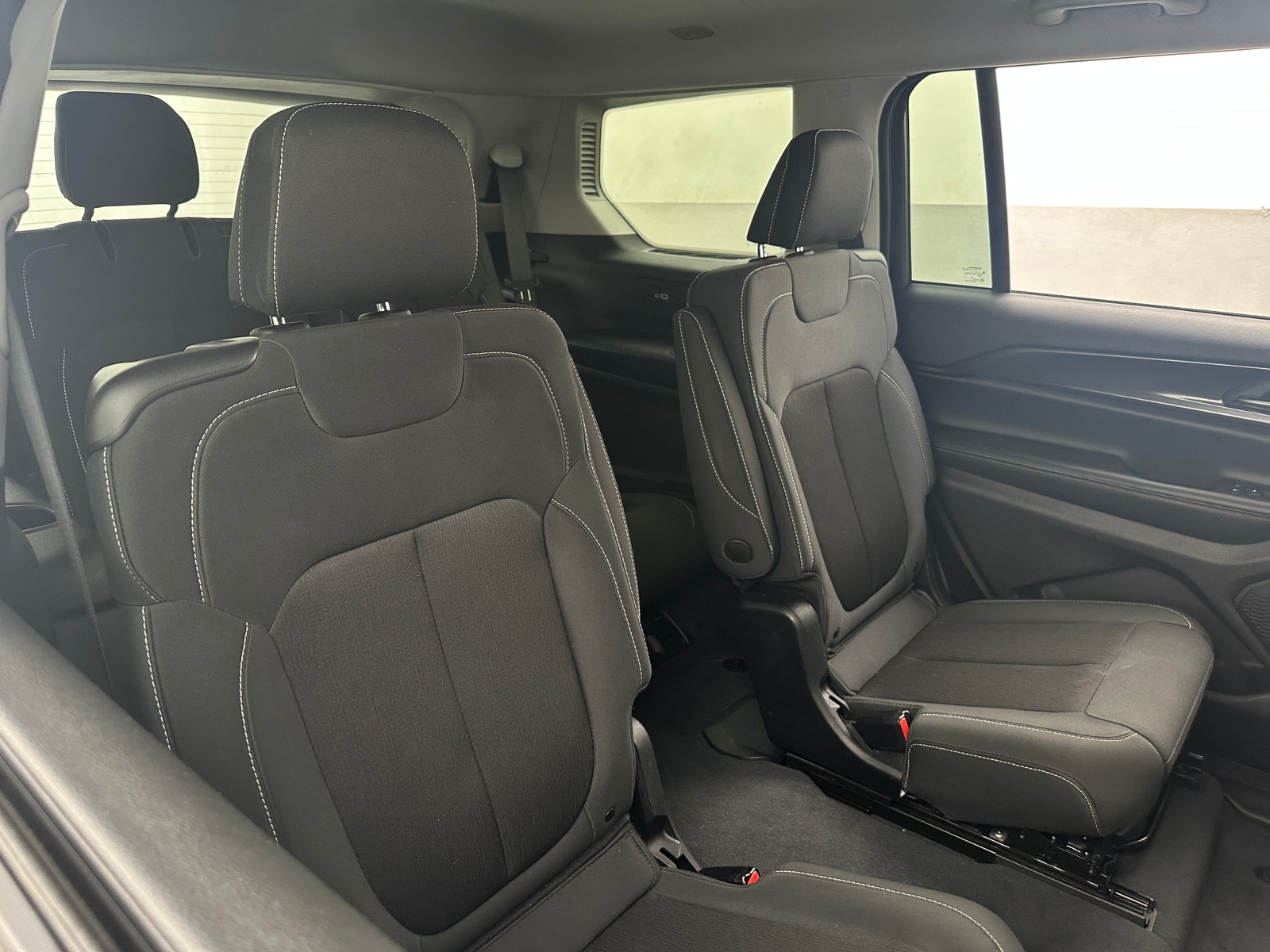 Thumbnail: 2023 Jeep Grand Cherokee L - 6