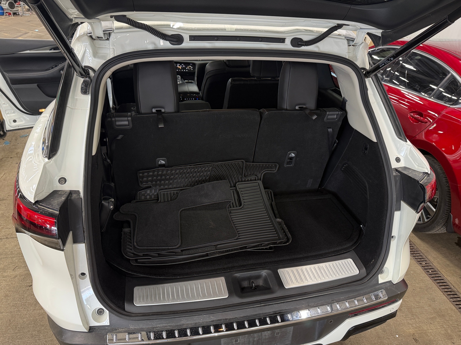 Thumbnail: 2023 INFINITI QX60 - 6