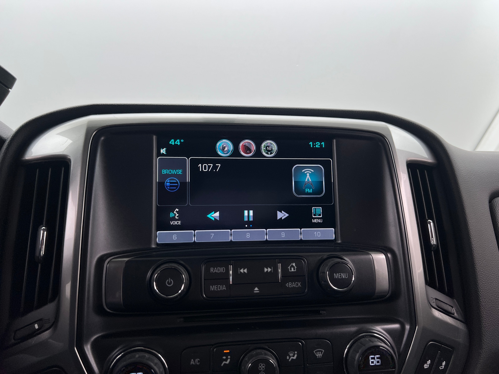 Thumbnail: 2015 Chevrolet Silverado 1500 - 4