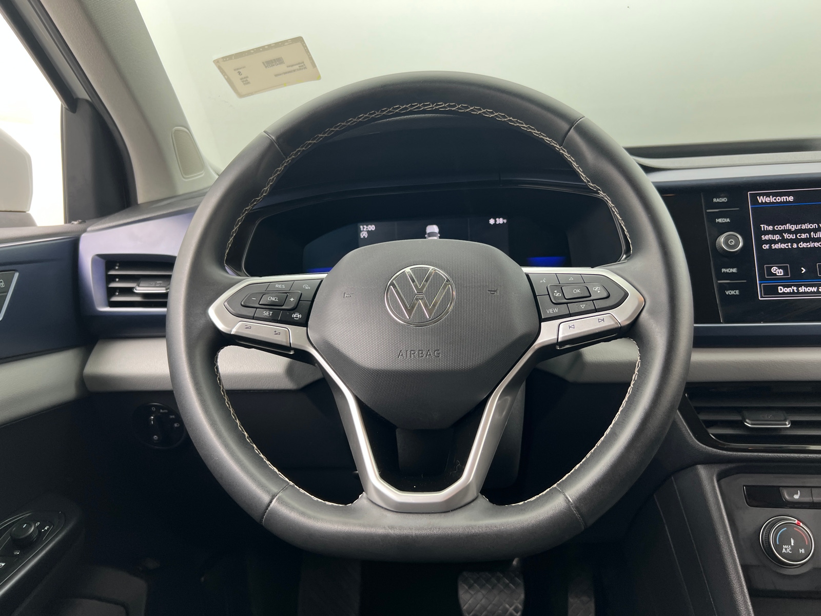 Thumbnail: 2022 Volkswagen Taos - 4