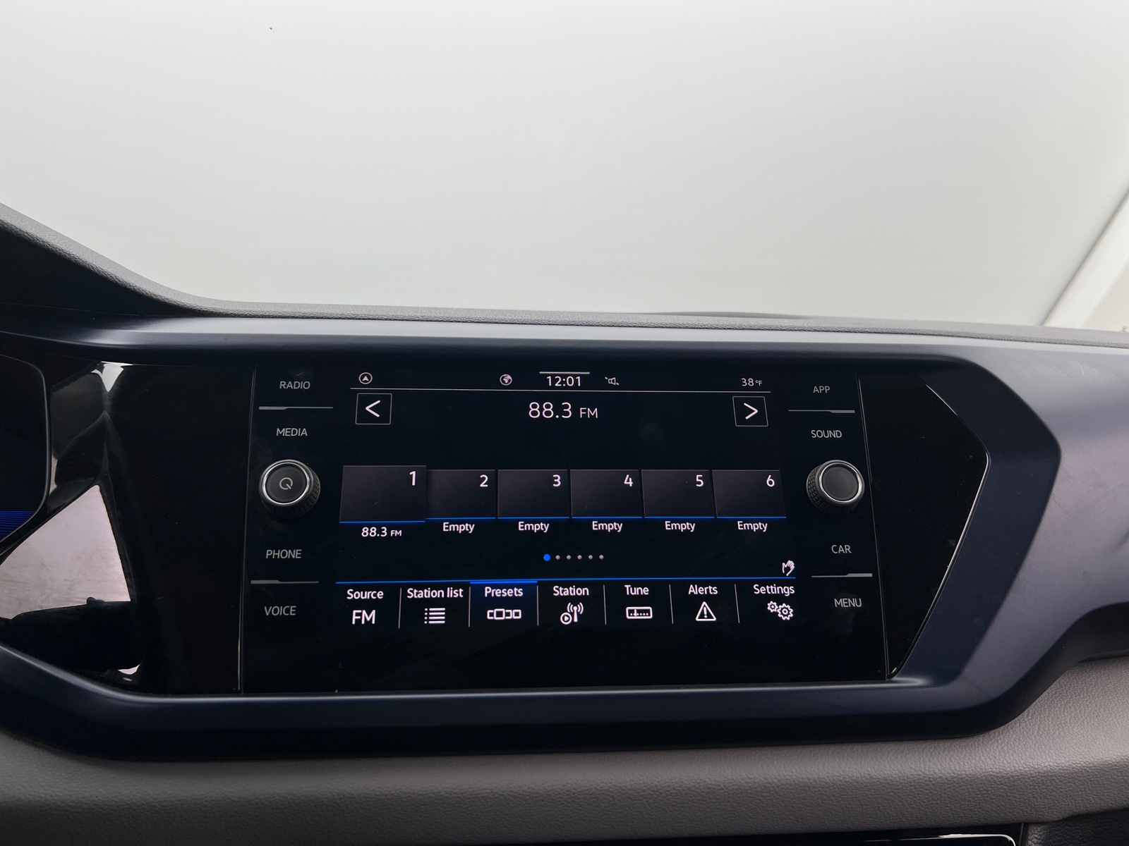 Thumbnail: 2022 Volkswagen Taos - 3