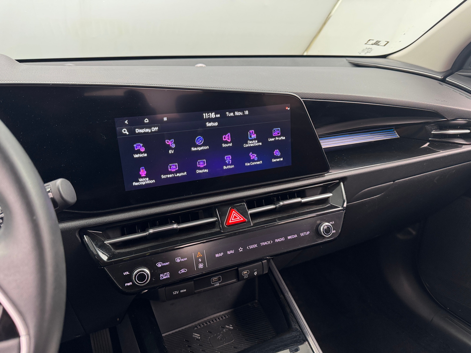 Thumbnail: 2023 Kia Niro - 4