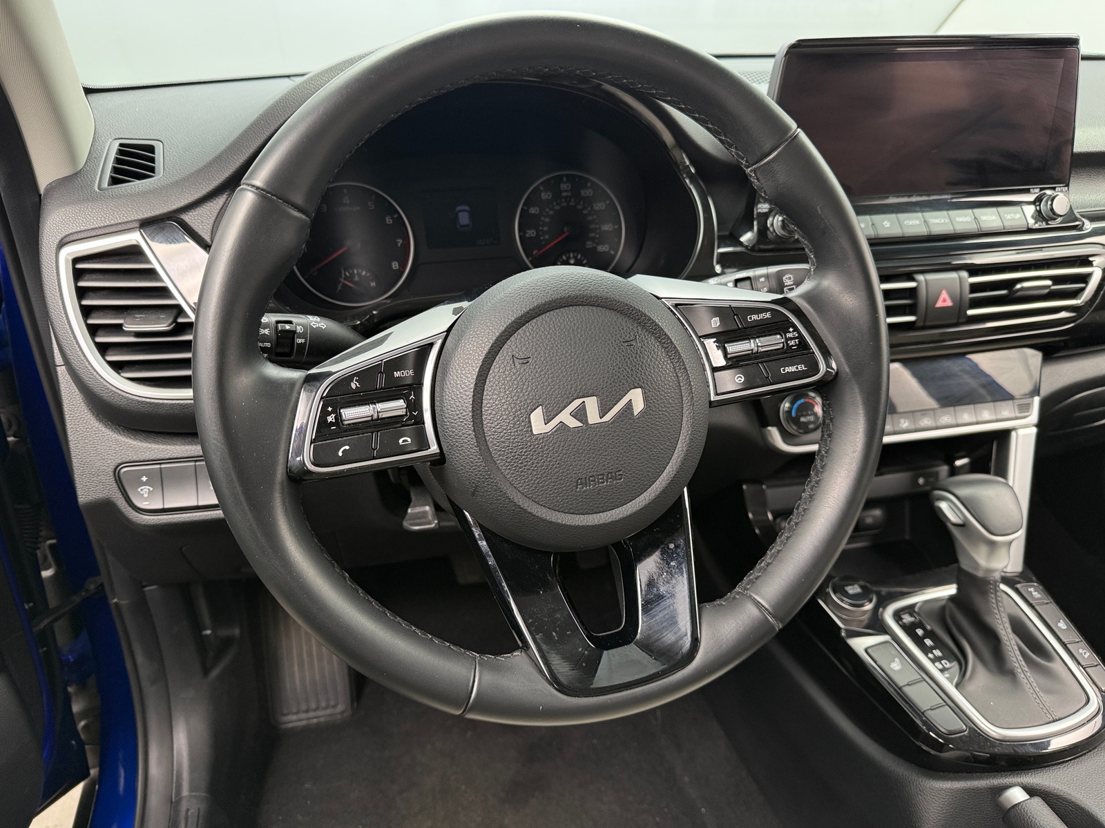 Thumbnail: 2023 Kia Seltos - 4