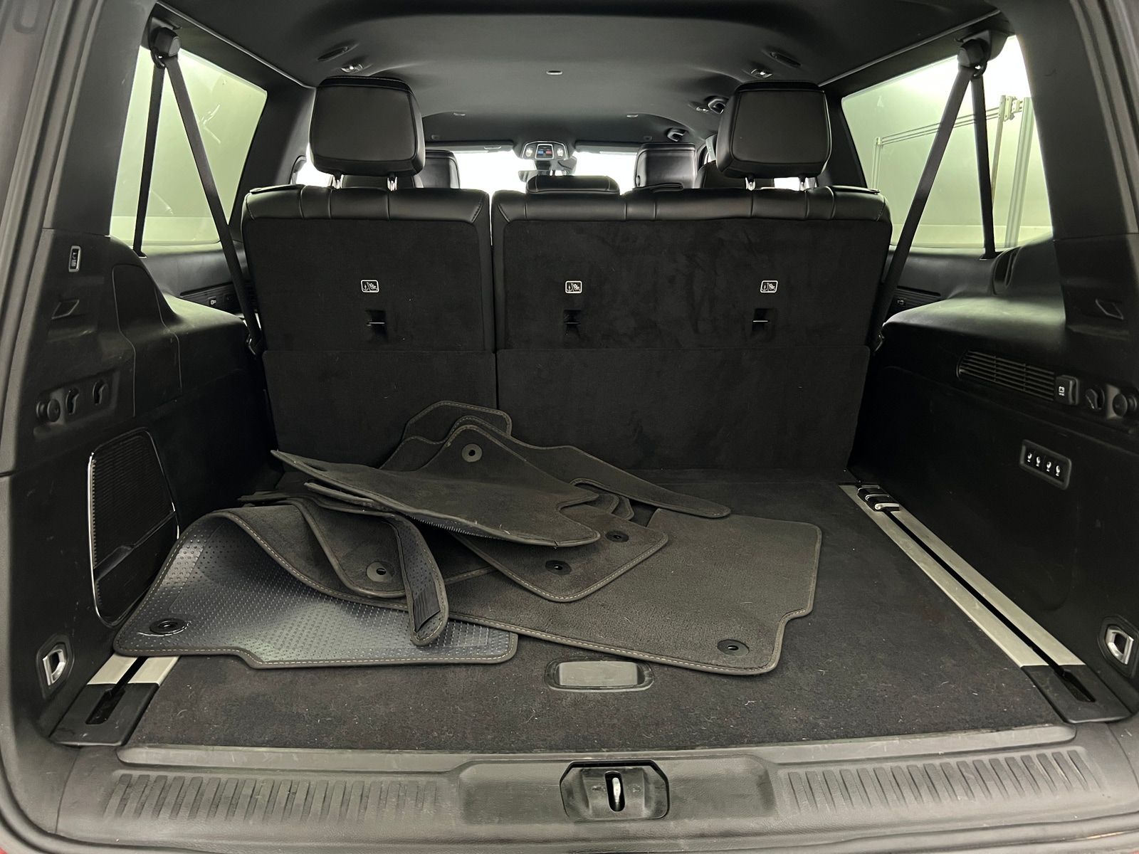 Thumbnail: 2023 Jeep Wagoneer - 6