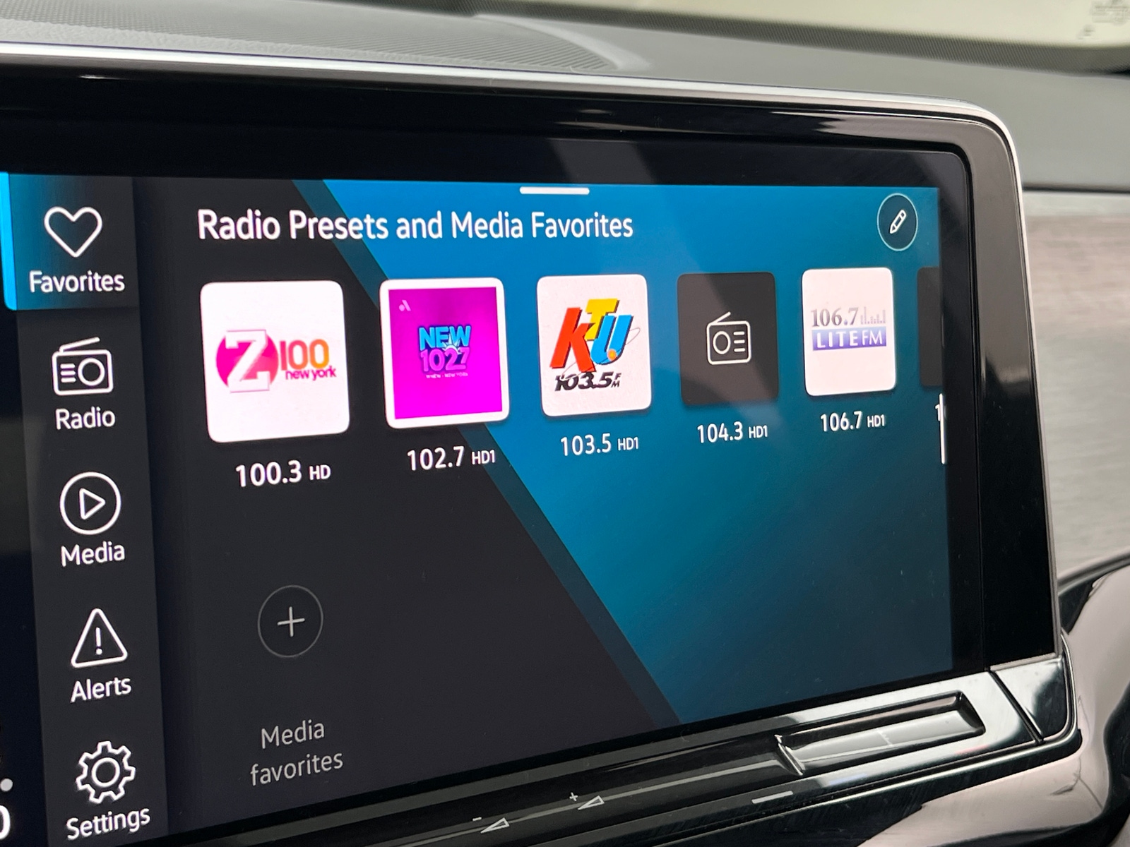 Thumbnail: 2024 Volkswagen Atlas - 3