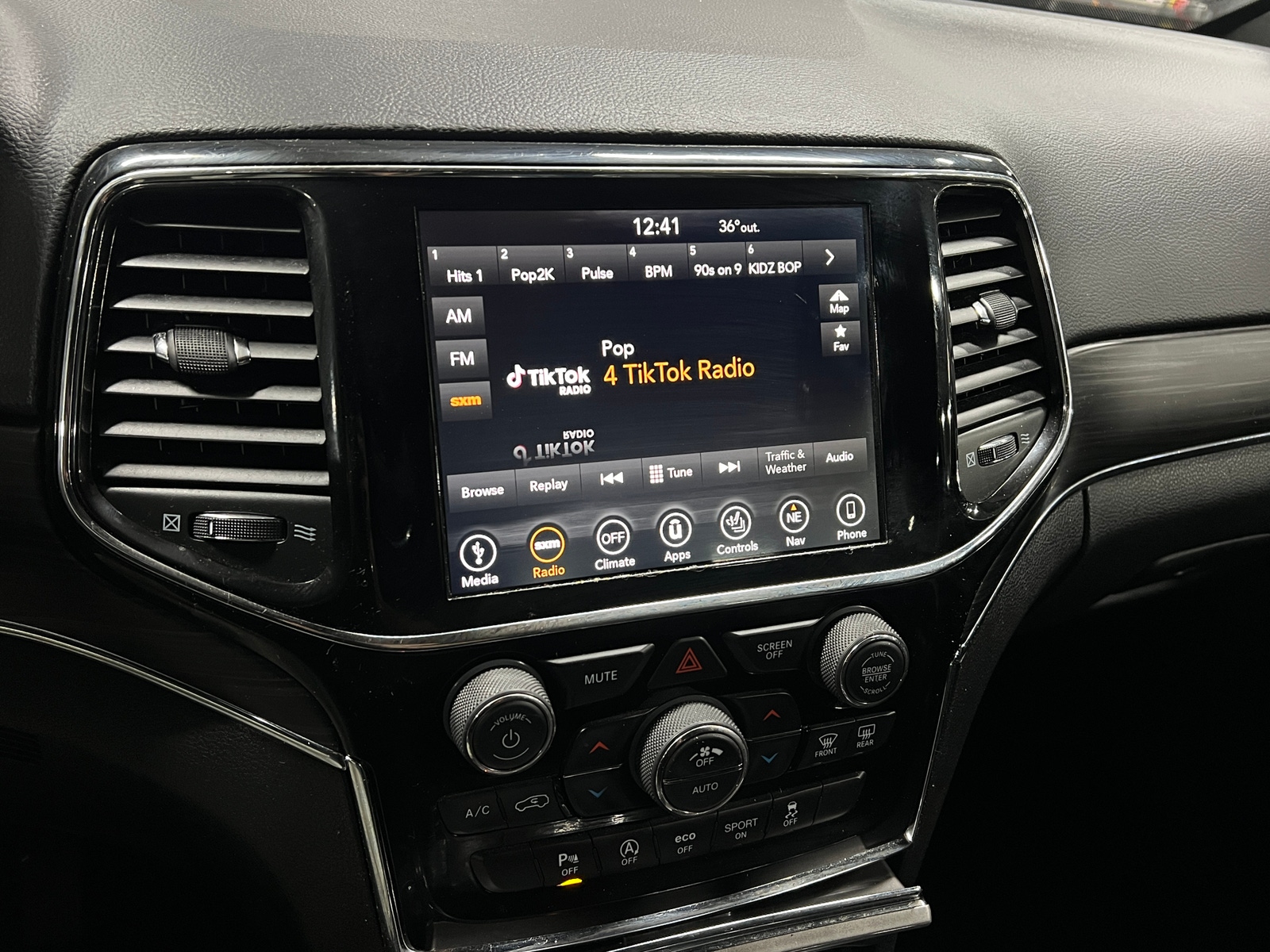 Thumbnail: 2019 Jeep Grand Cherokee - 3