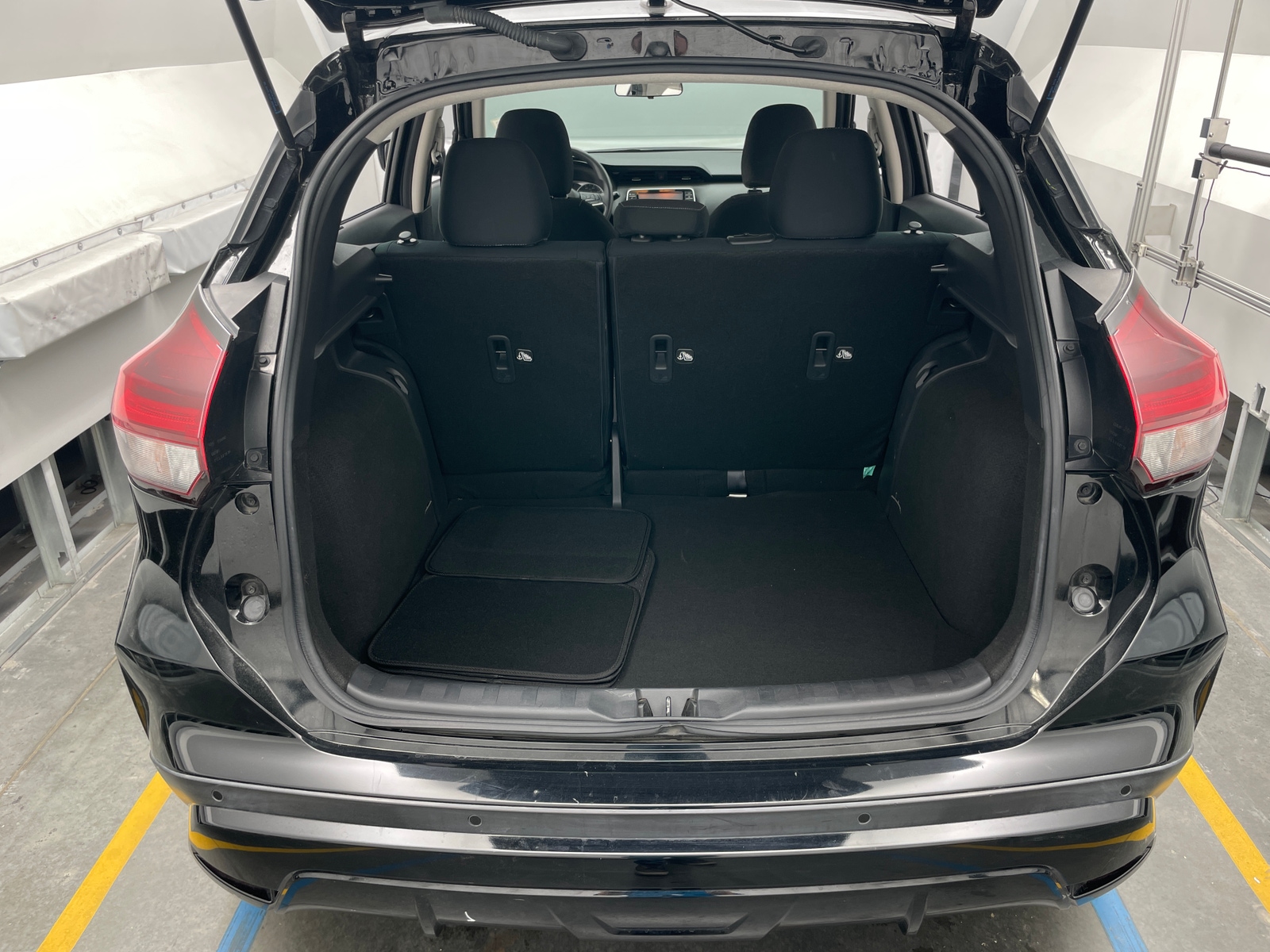 Thumbnail: 2022 Nissan Kicks - 7