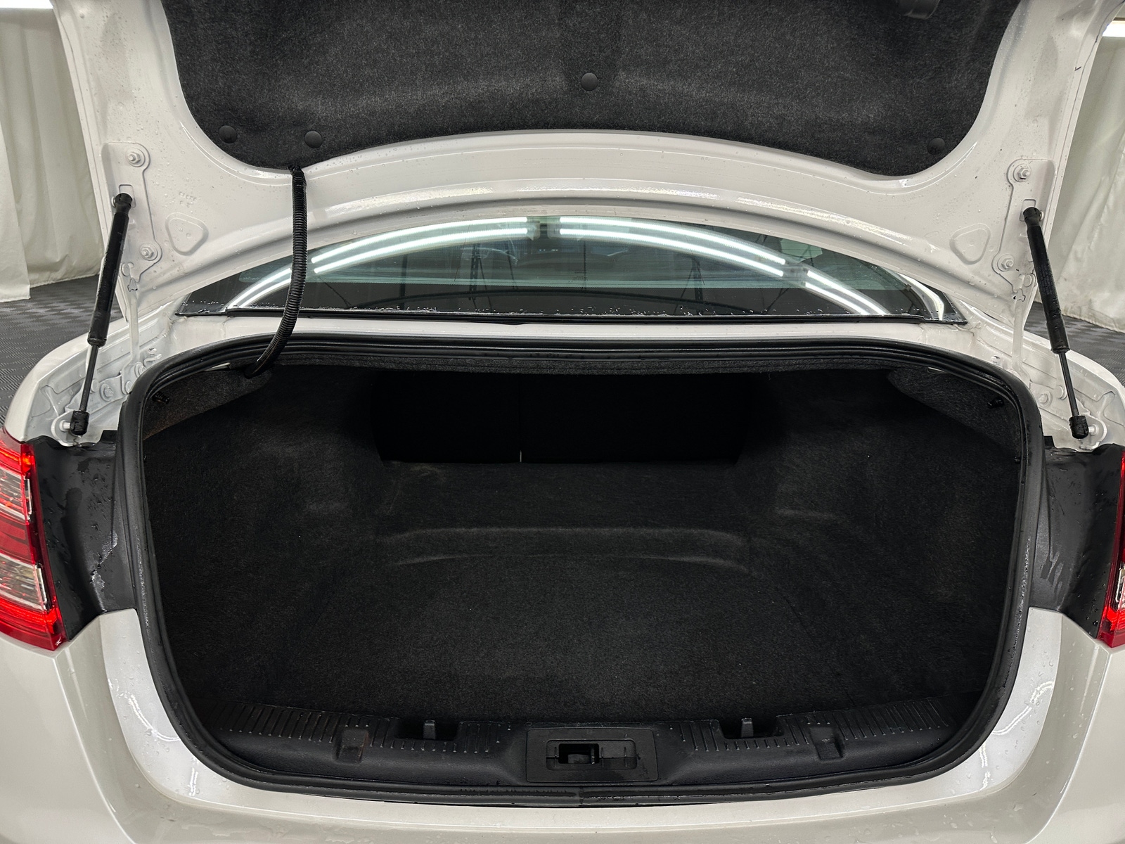 Thumbnail: 2016 Ford Taurus - 6