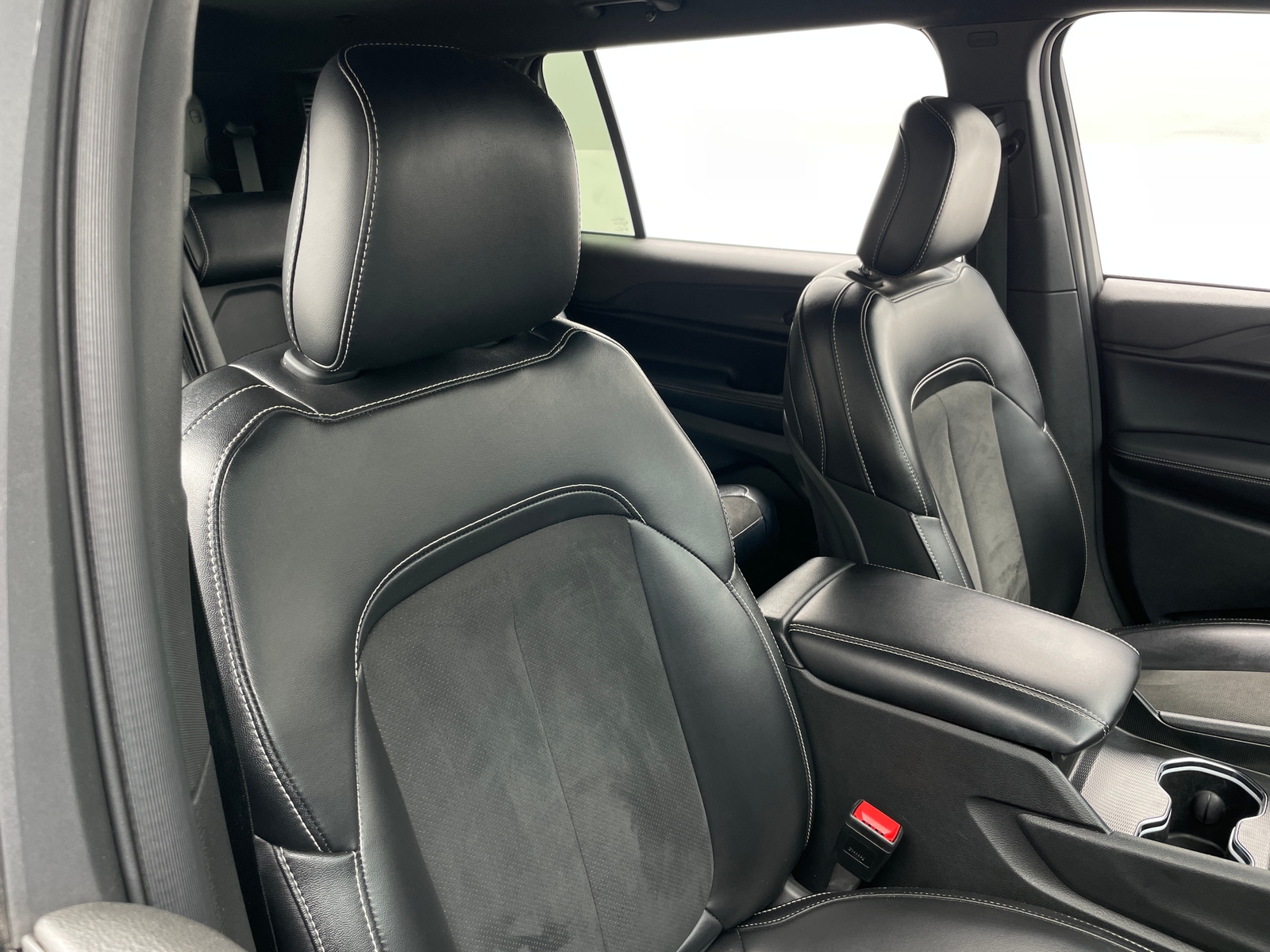 Thumbnail: 2024 Jeep Grand Cherokee L - 2