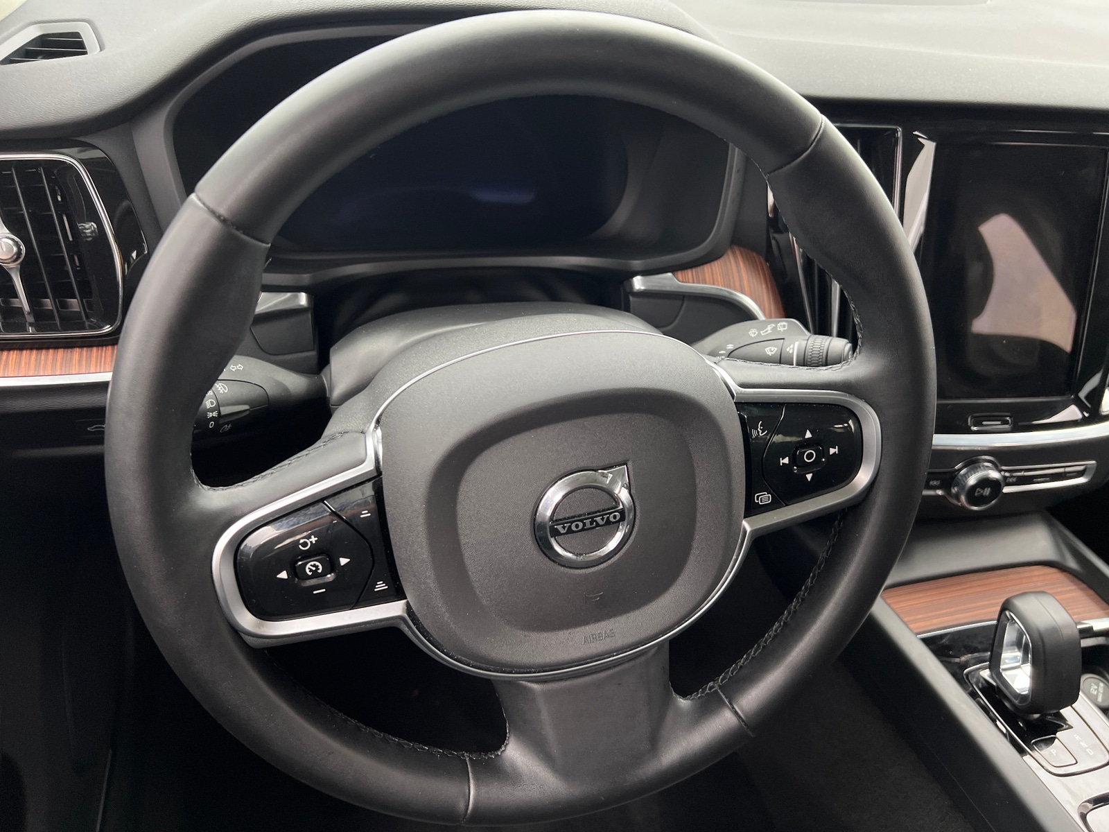 Thumbnail: 2025 Volvo V60 - 4