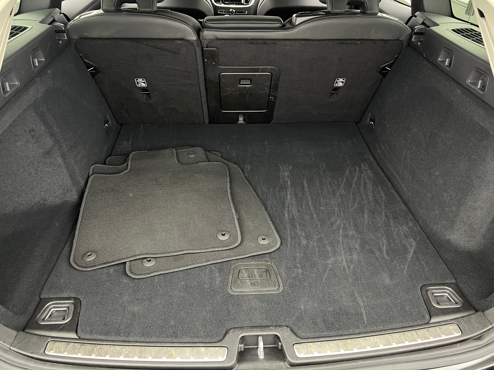 Thumbnail: 2025 Volvo V60 - 6