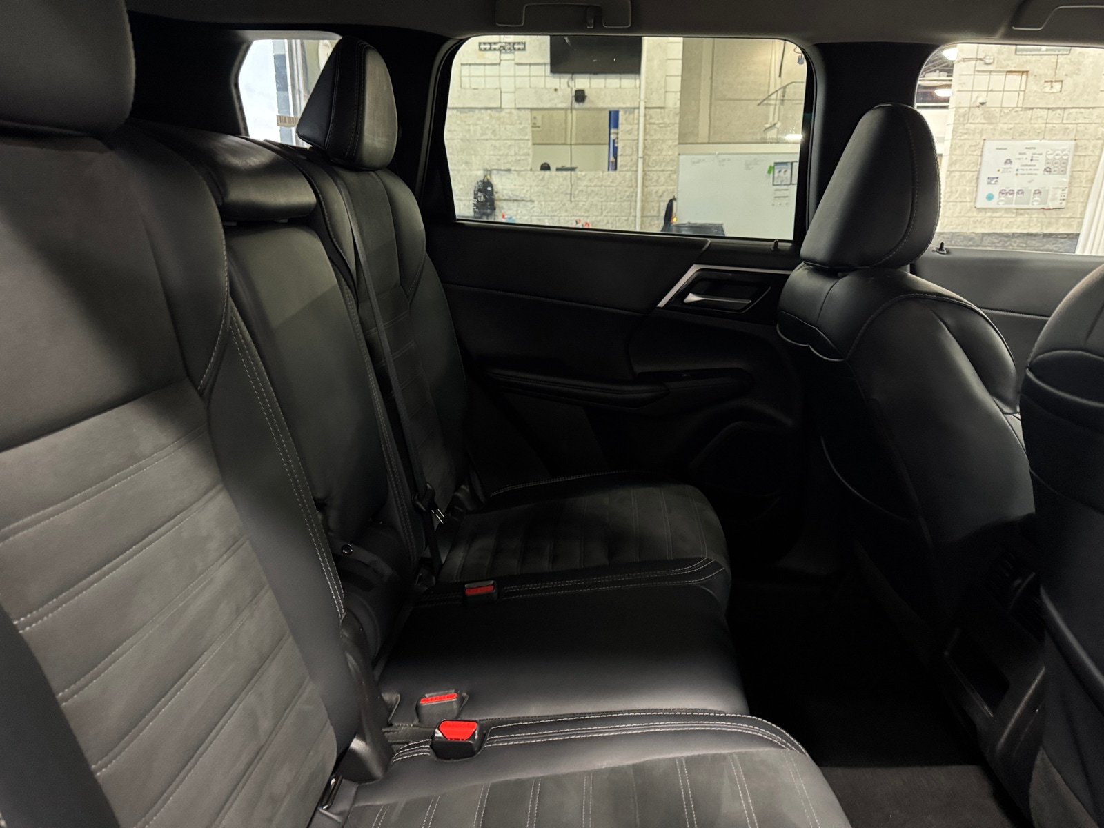 Thumbnail: 2024 Mitsubishi Outlander - 6