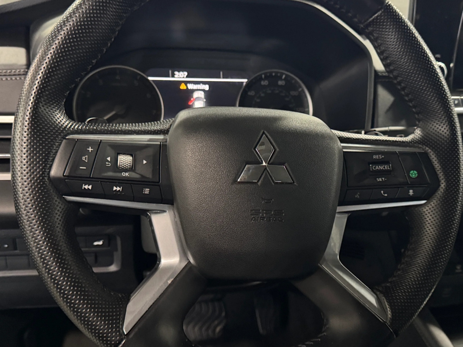 Thumbnail: 2024 Mitsubishi Outlander - 5