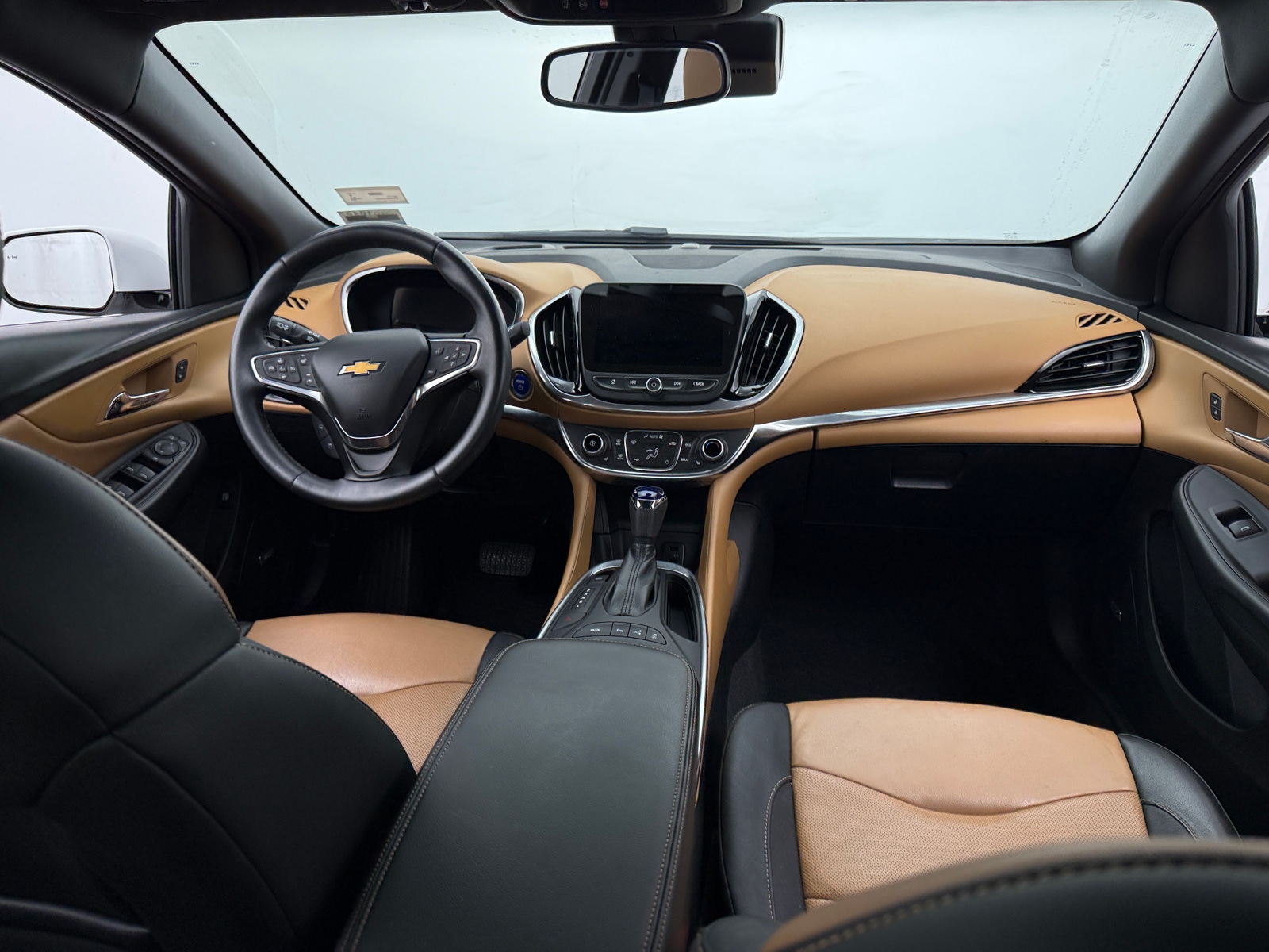 Thumbnail: 2017 Chevrolet Volt - 2