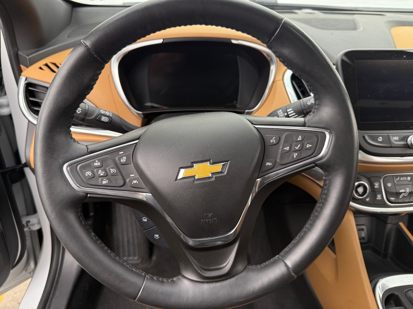 Thumbnail: 2017 Chevrolet Volt - 4