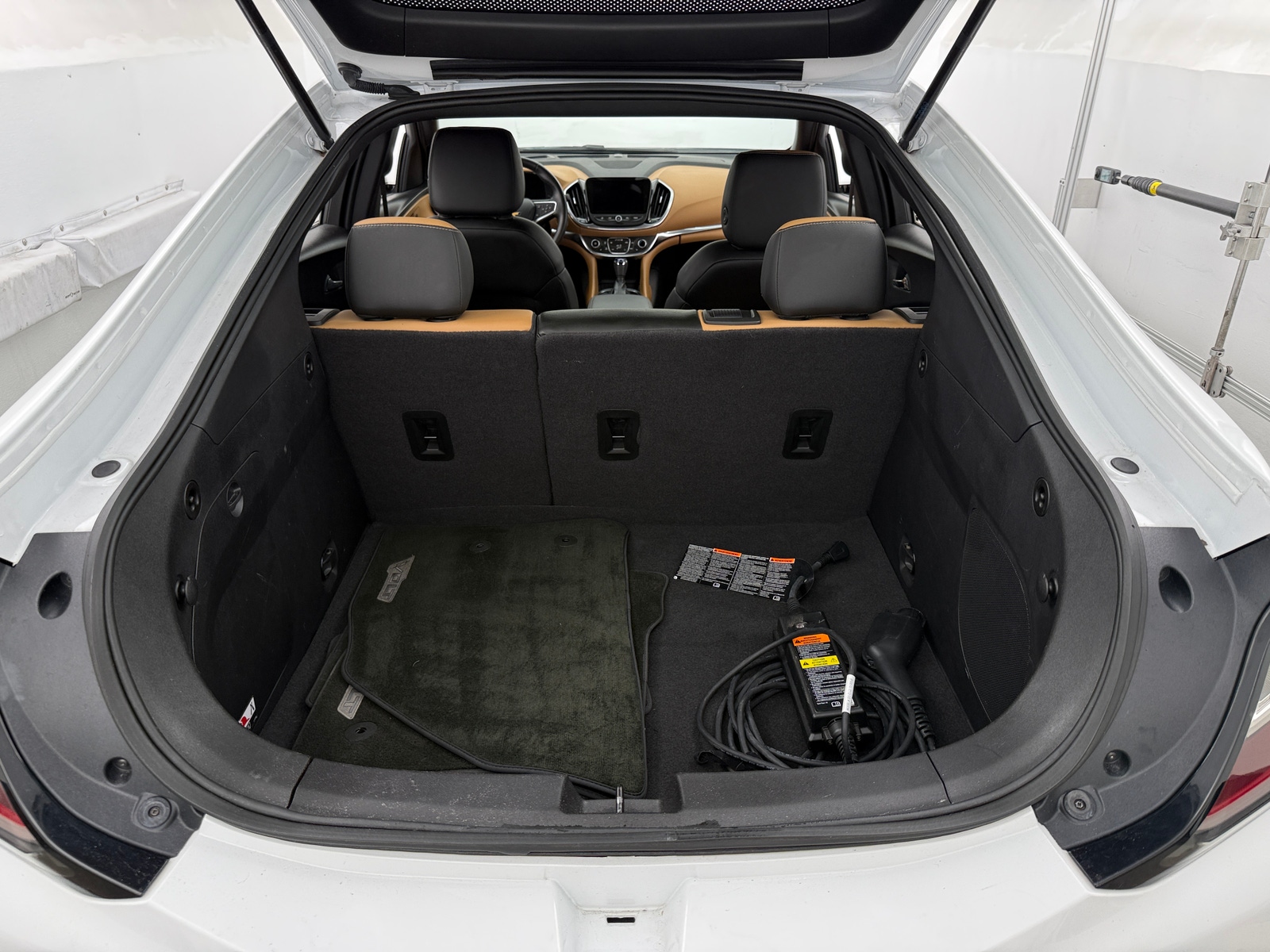 Thumbnail: 2017 Chevrolet Volt - 6