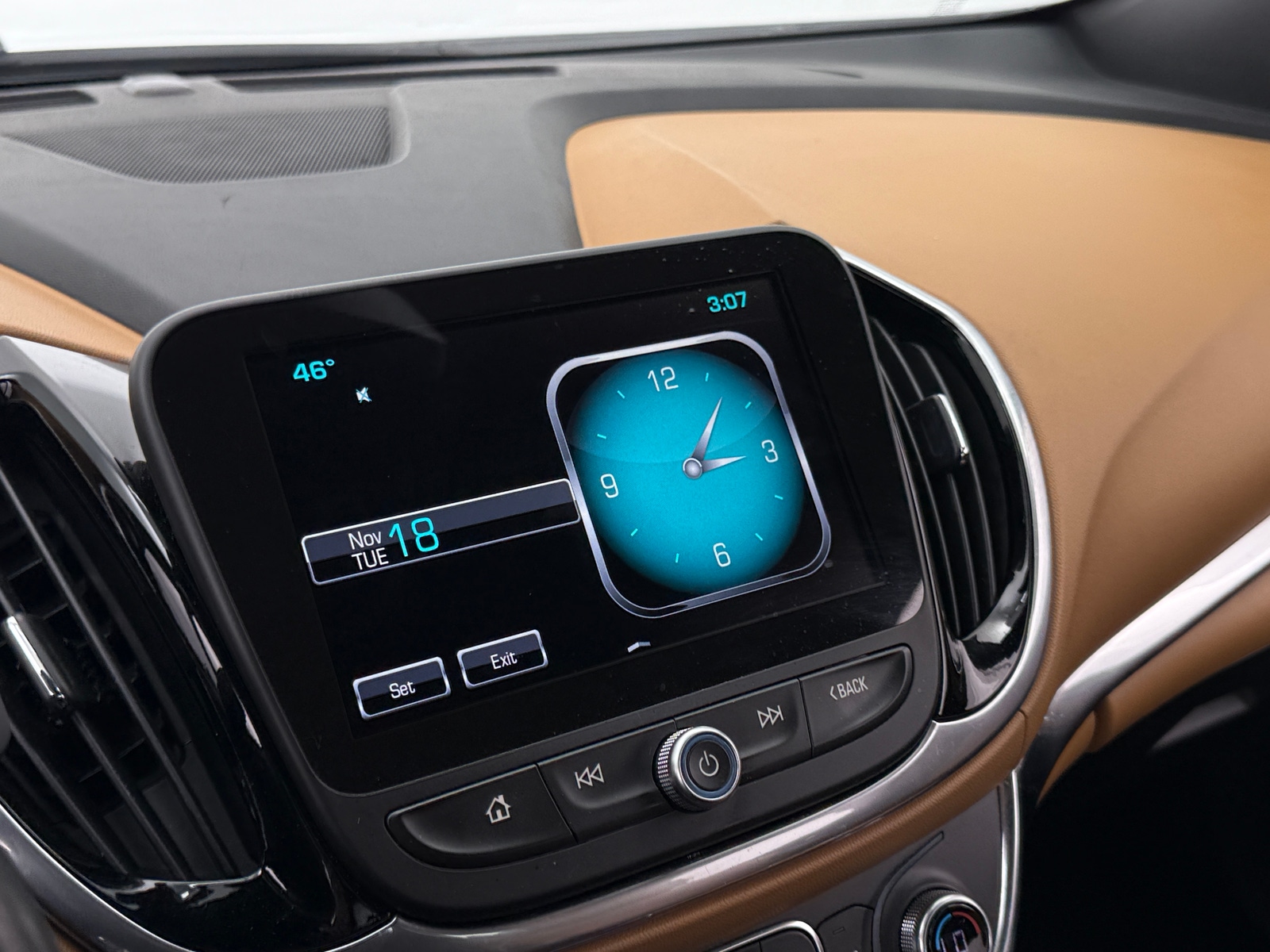 Thumbnail: 2017 Chevrolet Volt - 3