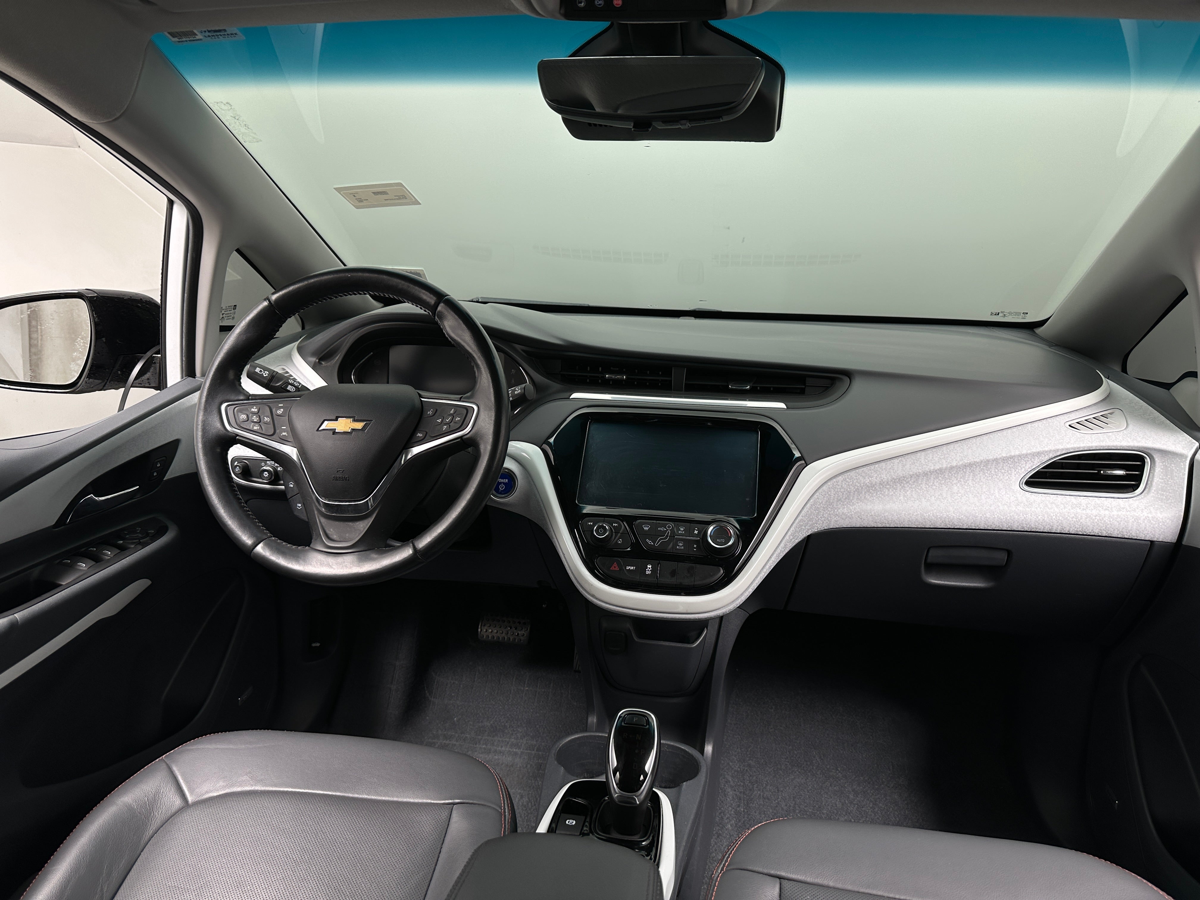 Used 2020 Chevrolet Bolt EV Premier with VIN 1G1FZ6S01L4137566 for sale in Oak Creek, WI