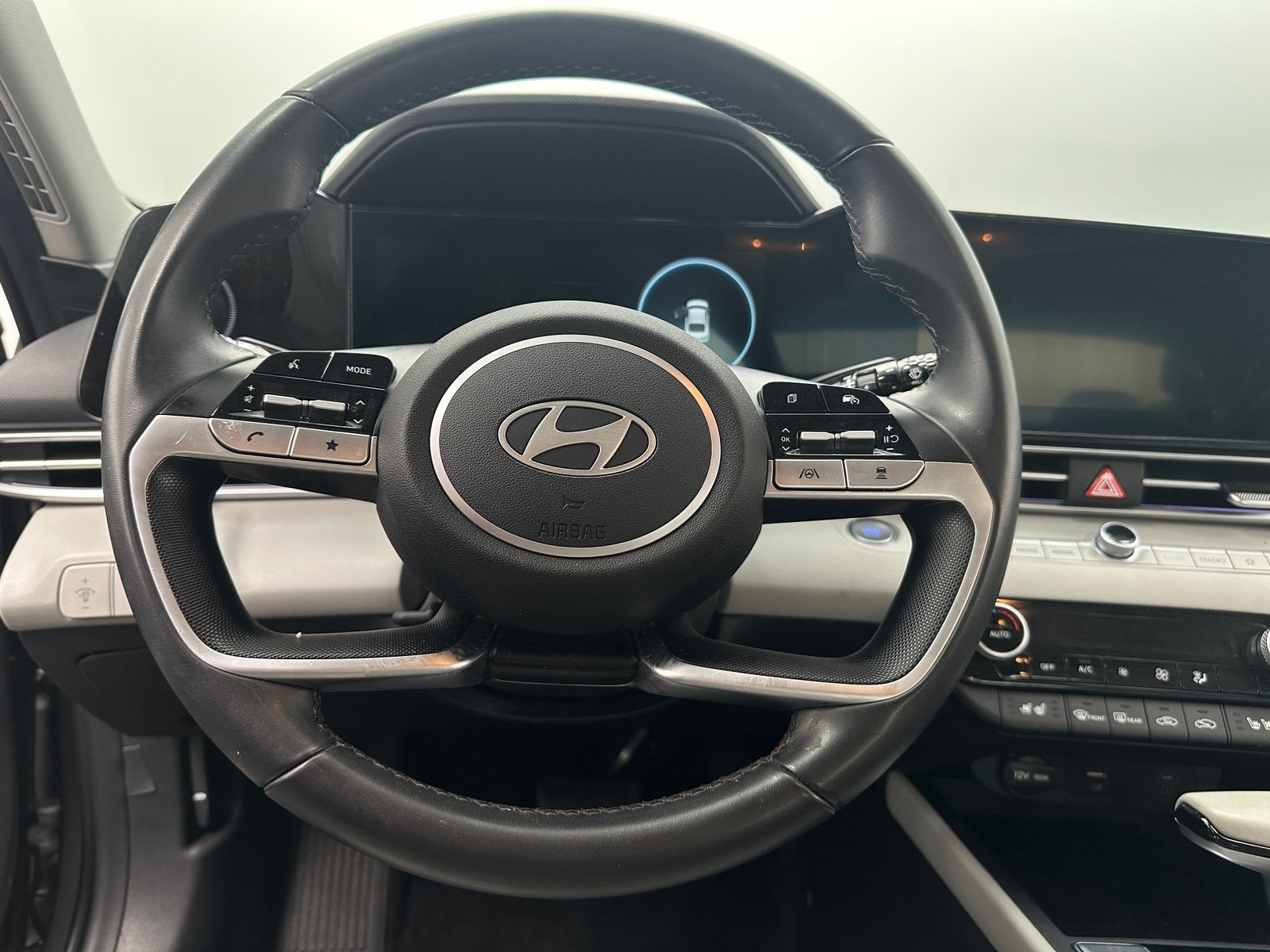 Thumbnail: 2025 Hyundai Elantra - 4