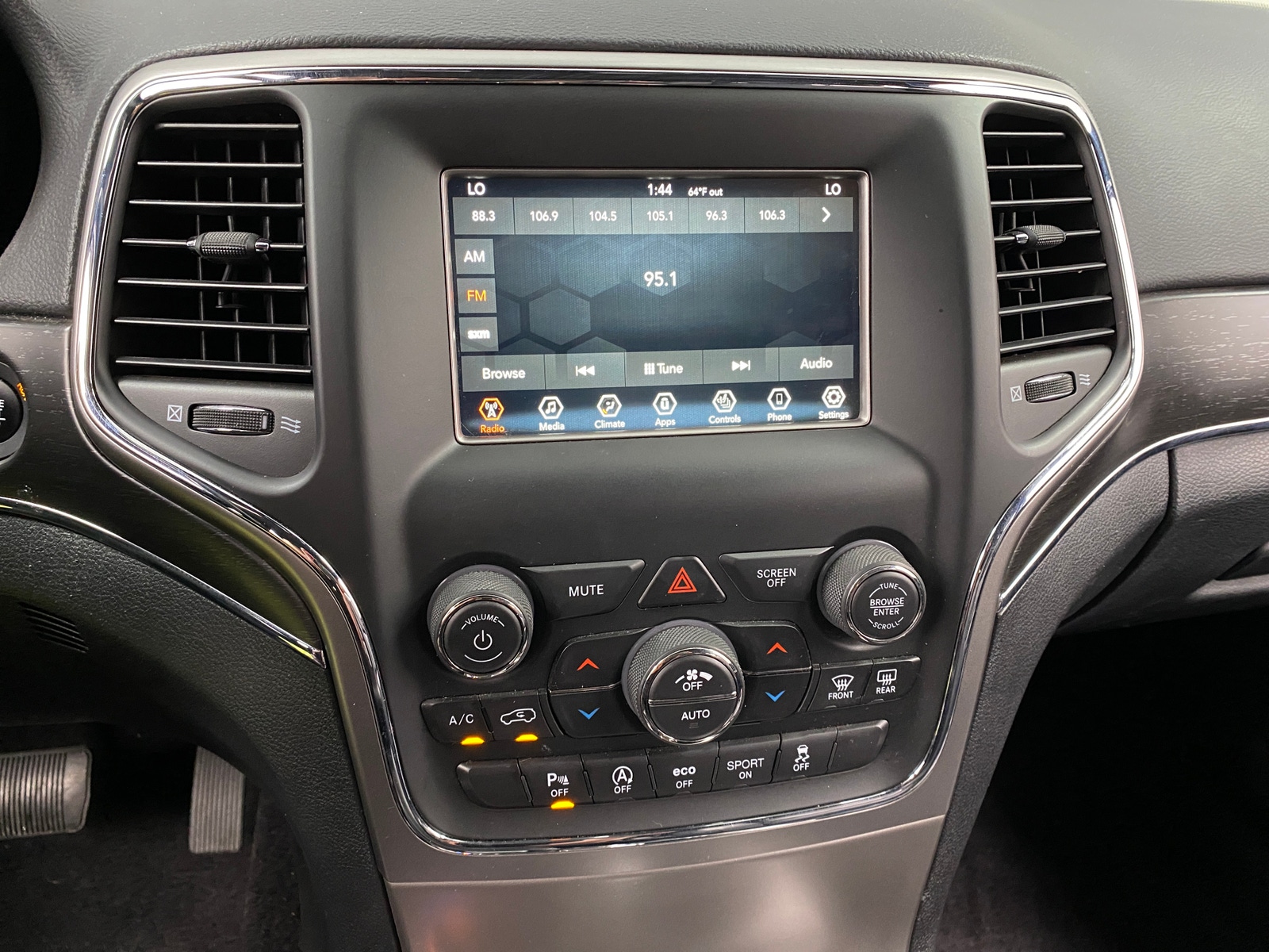 Thumbnail: 2018 Jeep Grand Cherokee - 3