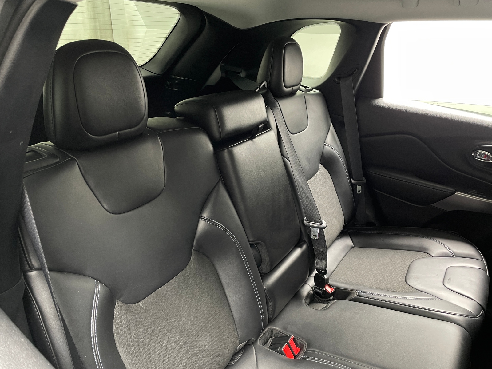 Thumbnail: 2020 Jeep Cherokee - 6