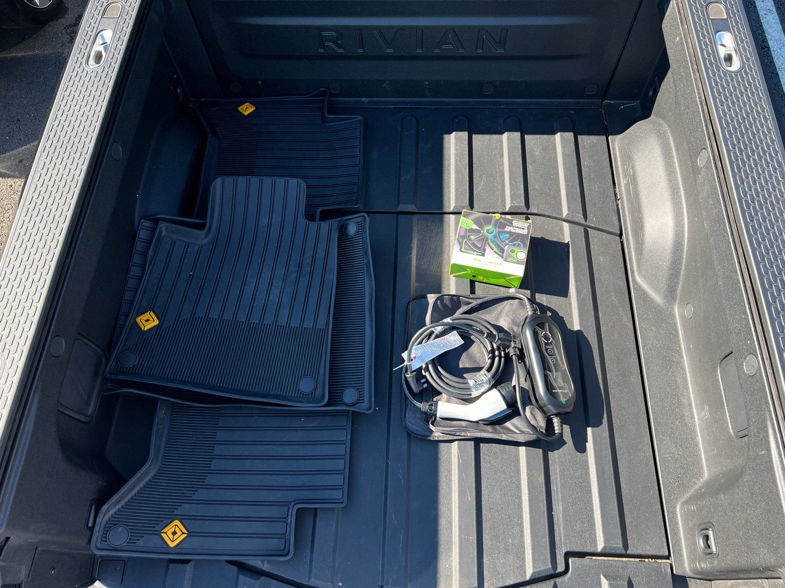 Thumbnail: 2023 Rivian R1T - 6