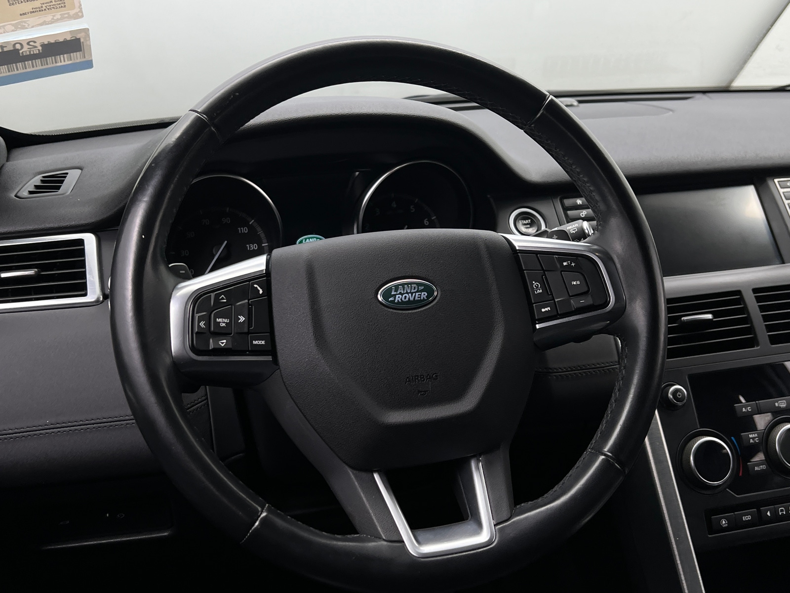 Thumbnail: 2019 Land Rover Discovery Sport - 4