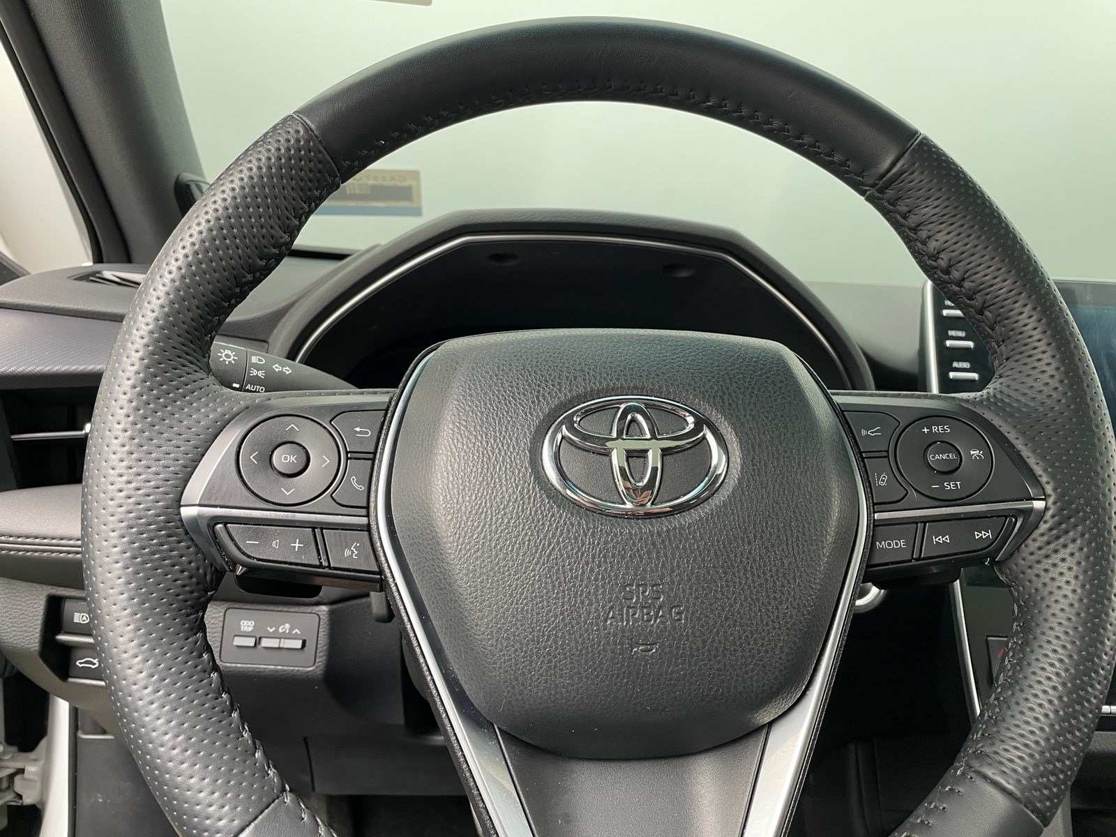 Thumbnail: 2022 Toyota Avalon - 4