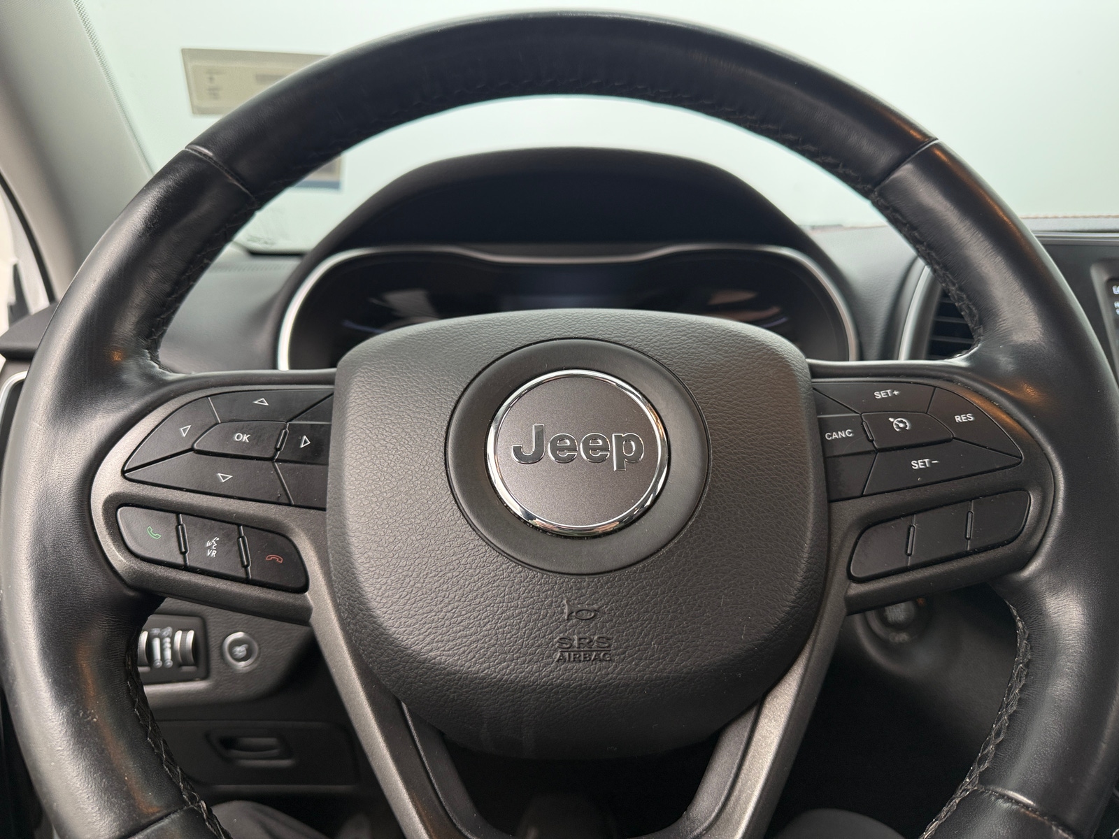 Thumbnail: 2021 Jeep Cherokee - 5